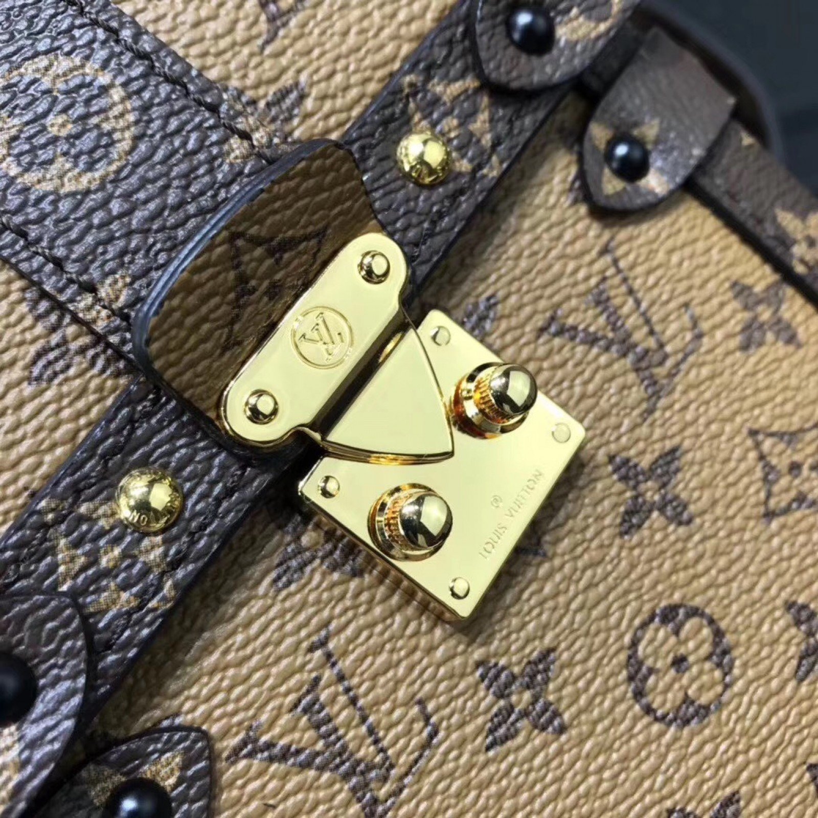 LV VERTICAL TRUNK POCHETTE M63913