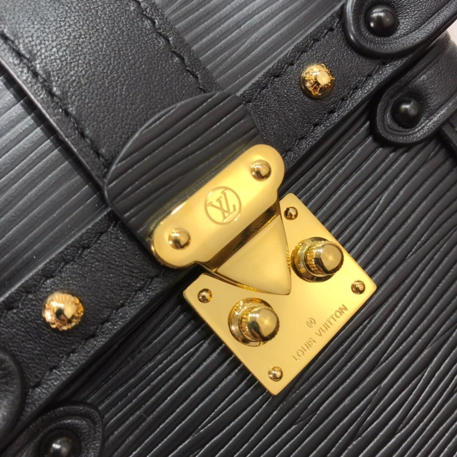LV VERTICAL TRUNK POCHETTE M67872