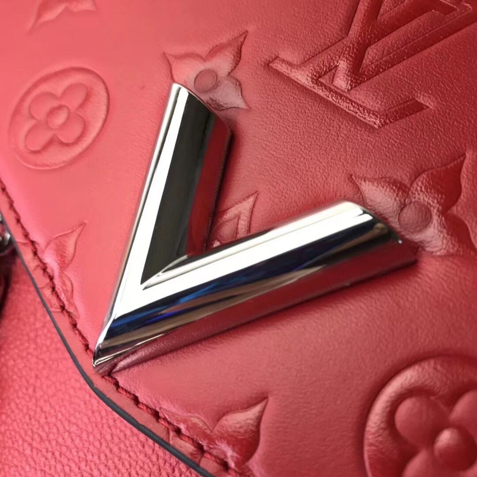 LV VERY MESSENGER BAG M51682