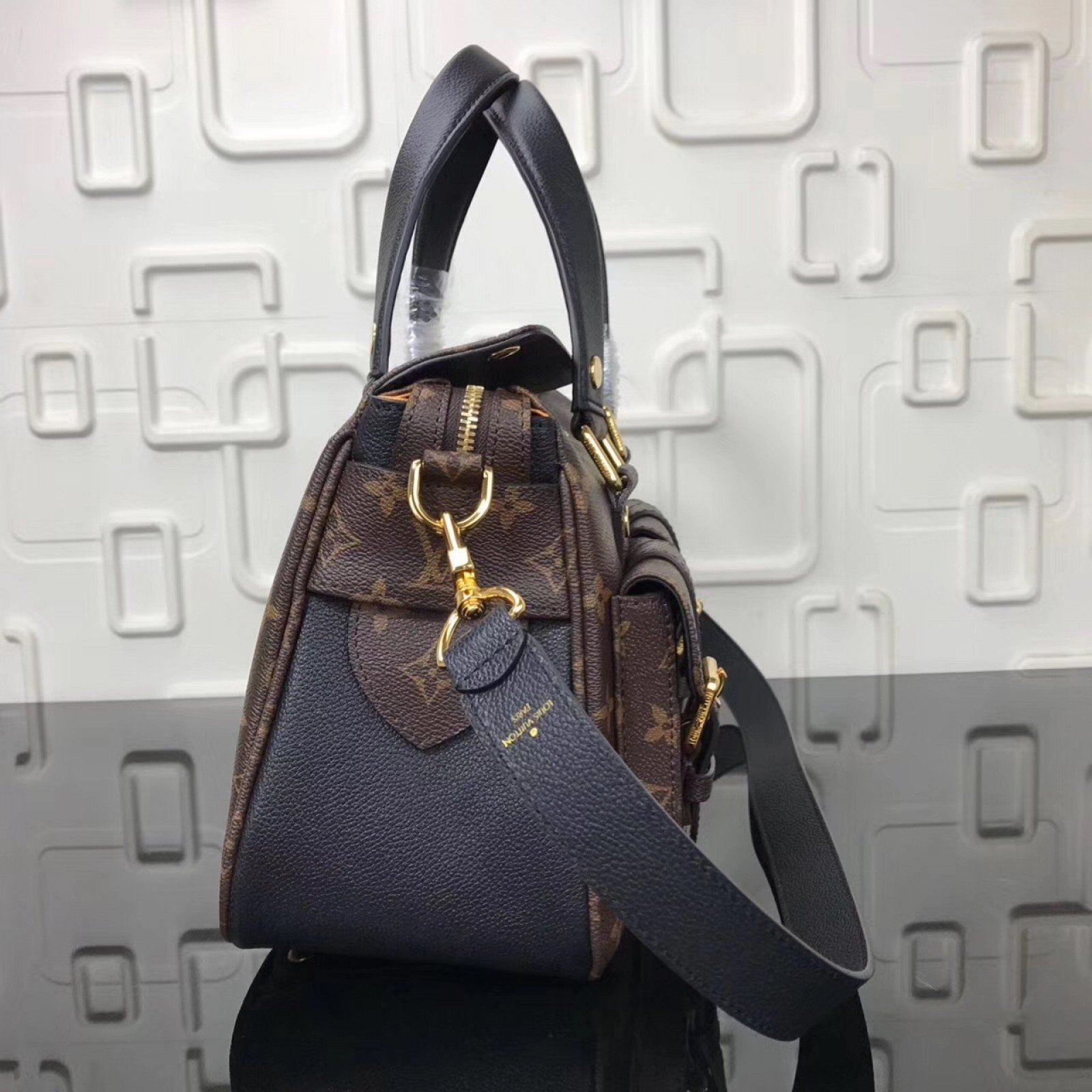 LV WOODSTOCK handbag M43482