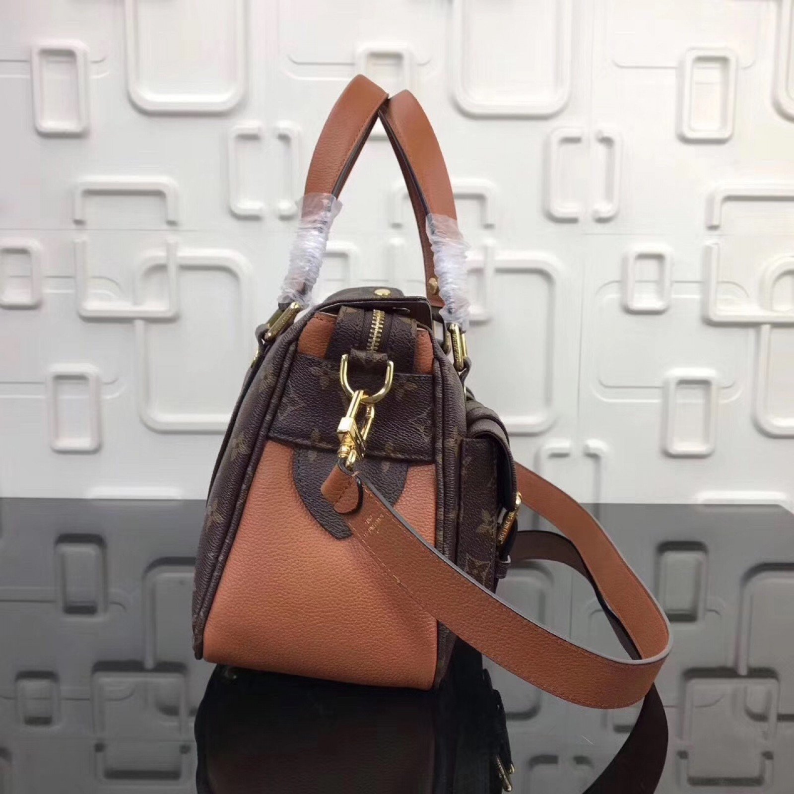 LV WOODSTOCK handbag M43482