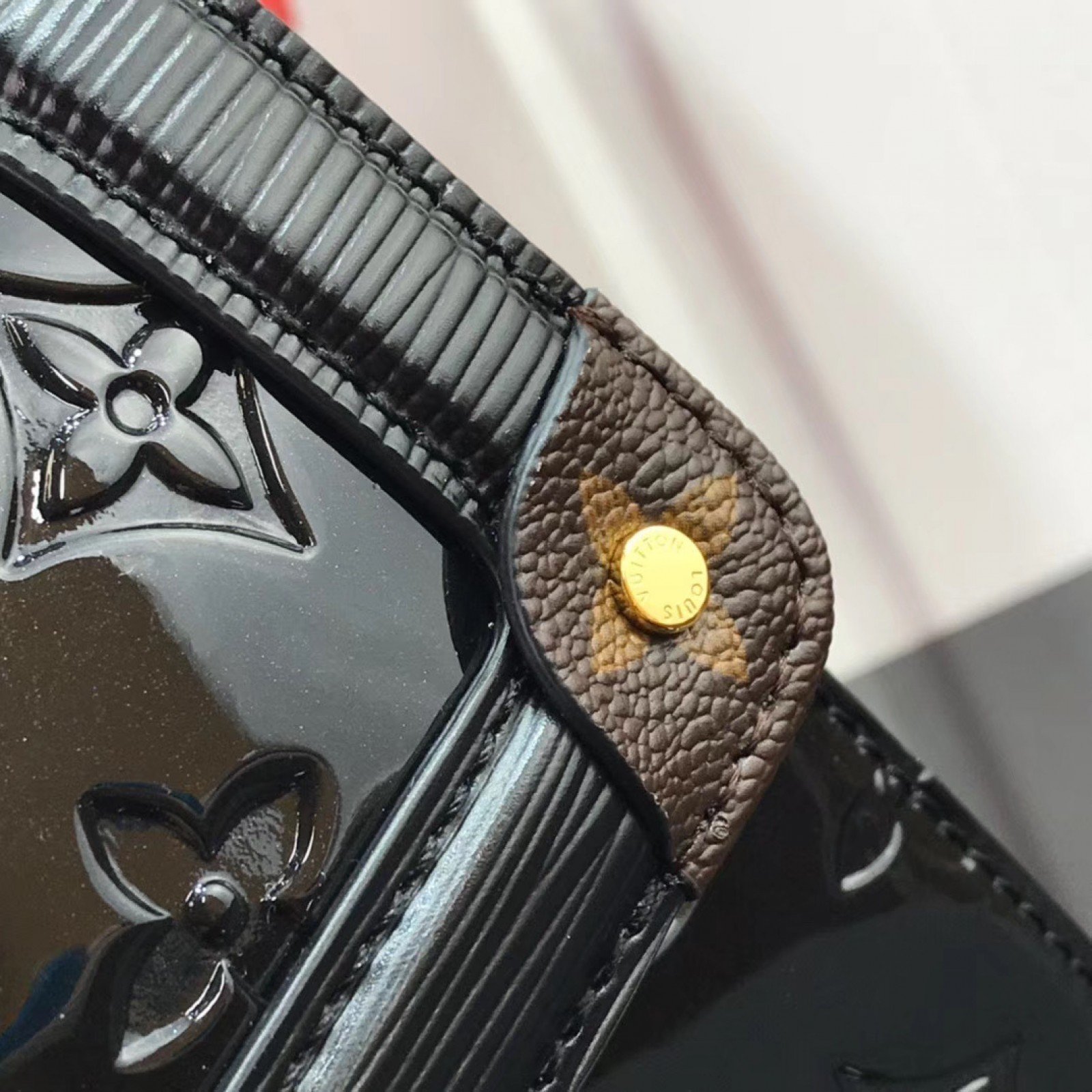 LV WYNWOOD BAG M90442KH