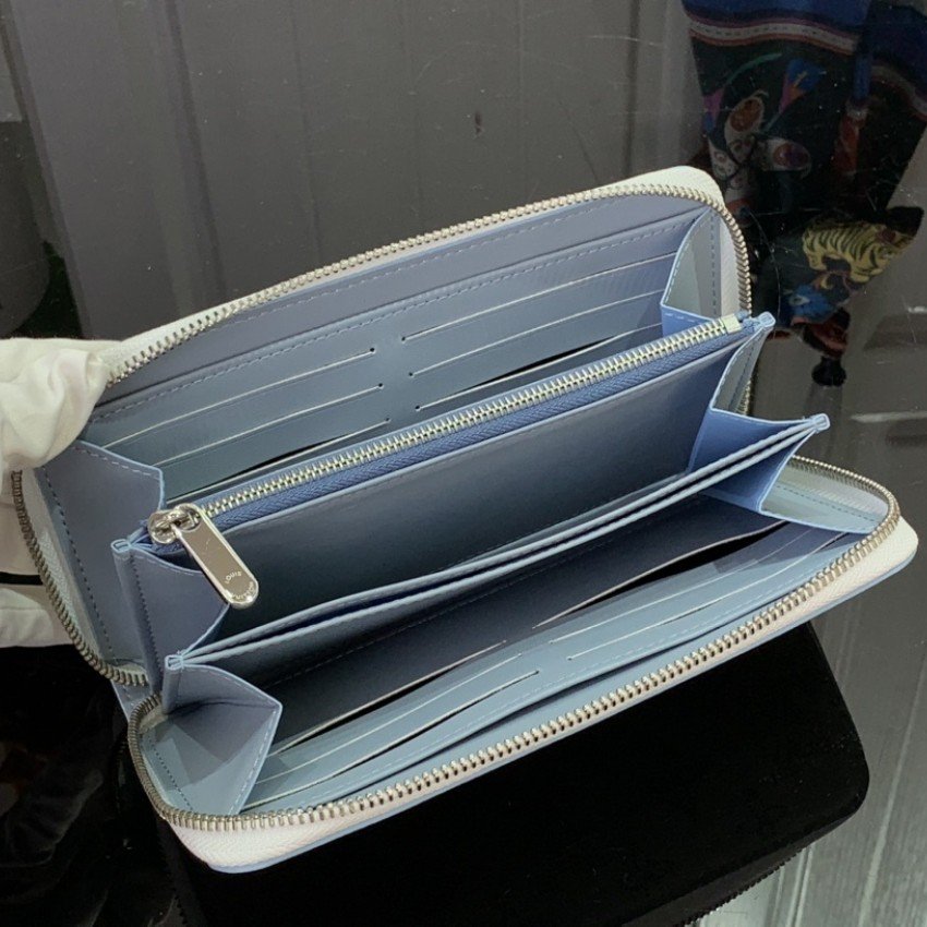 LV Wallet M60017