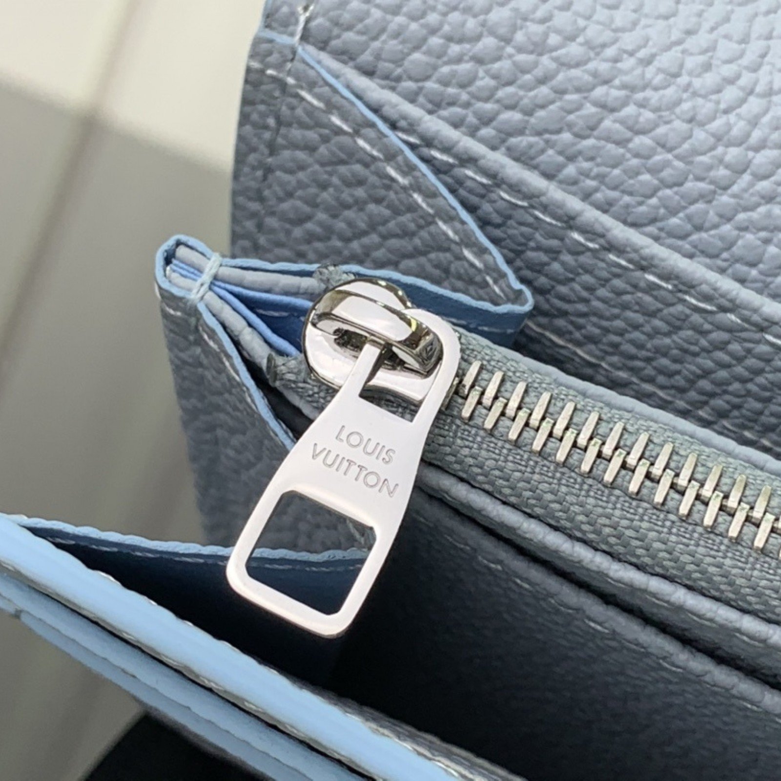 LV Wallet M60017A