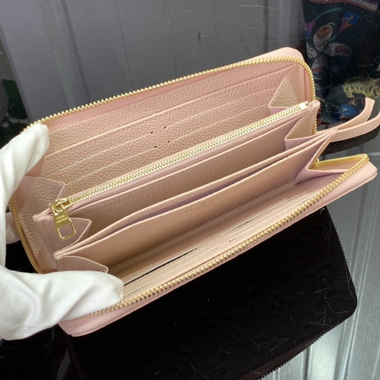 LV Wallet M60017A