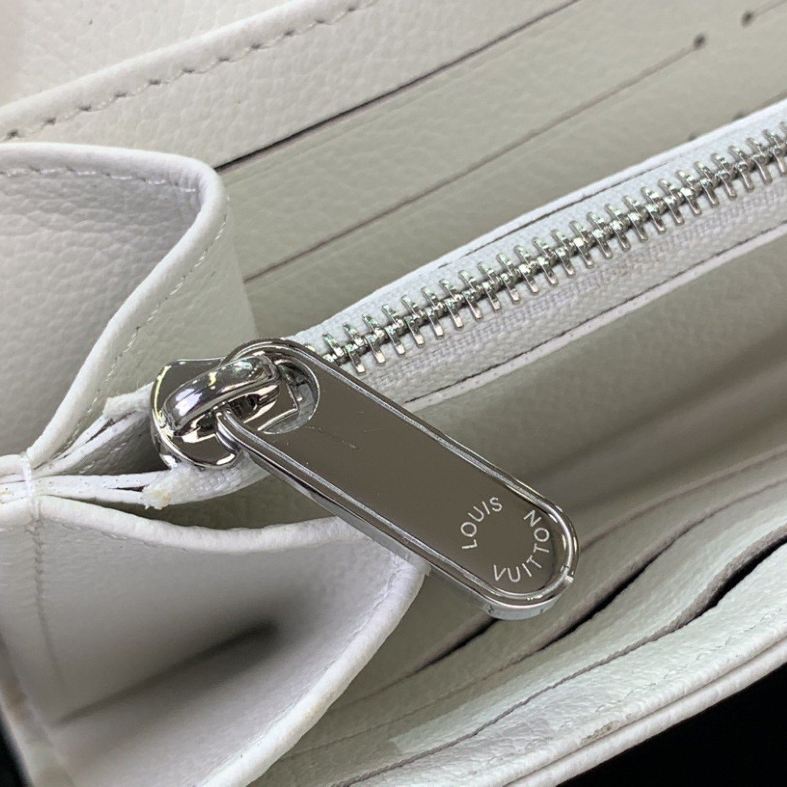 LV Wallet M60143