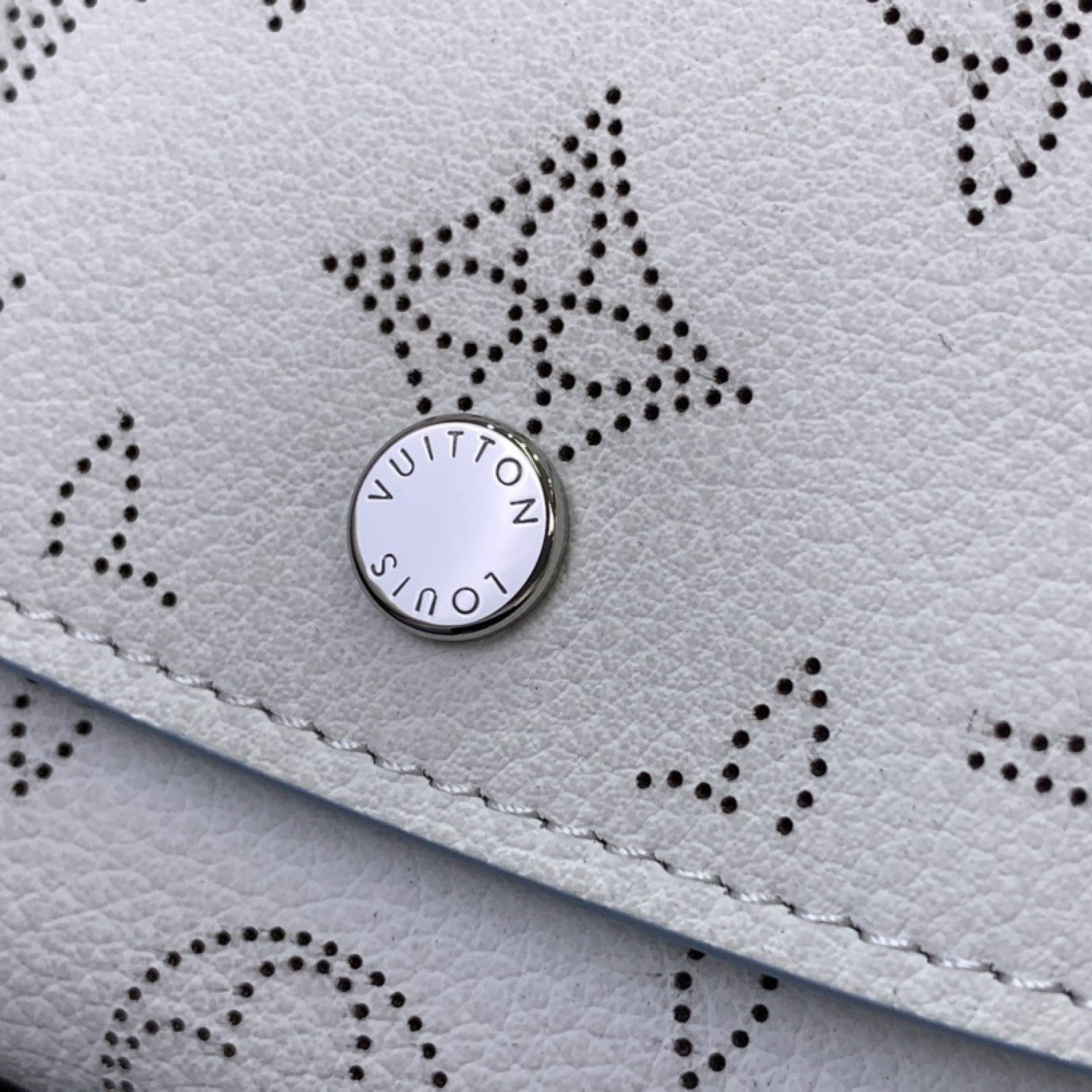 LV Wallet M60143