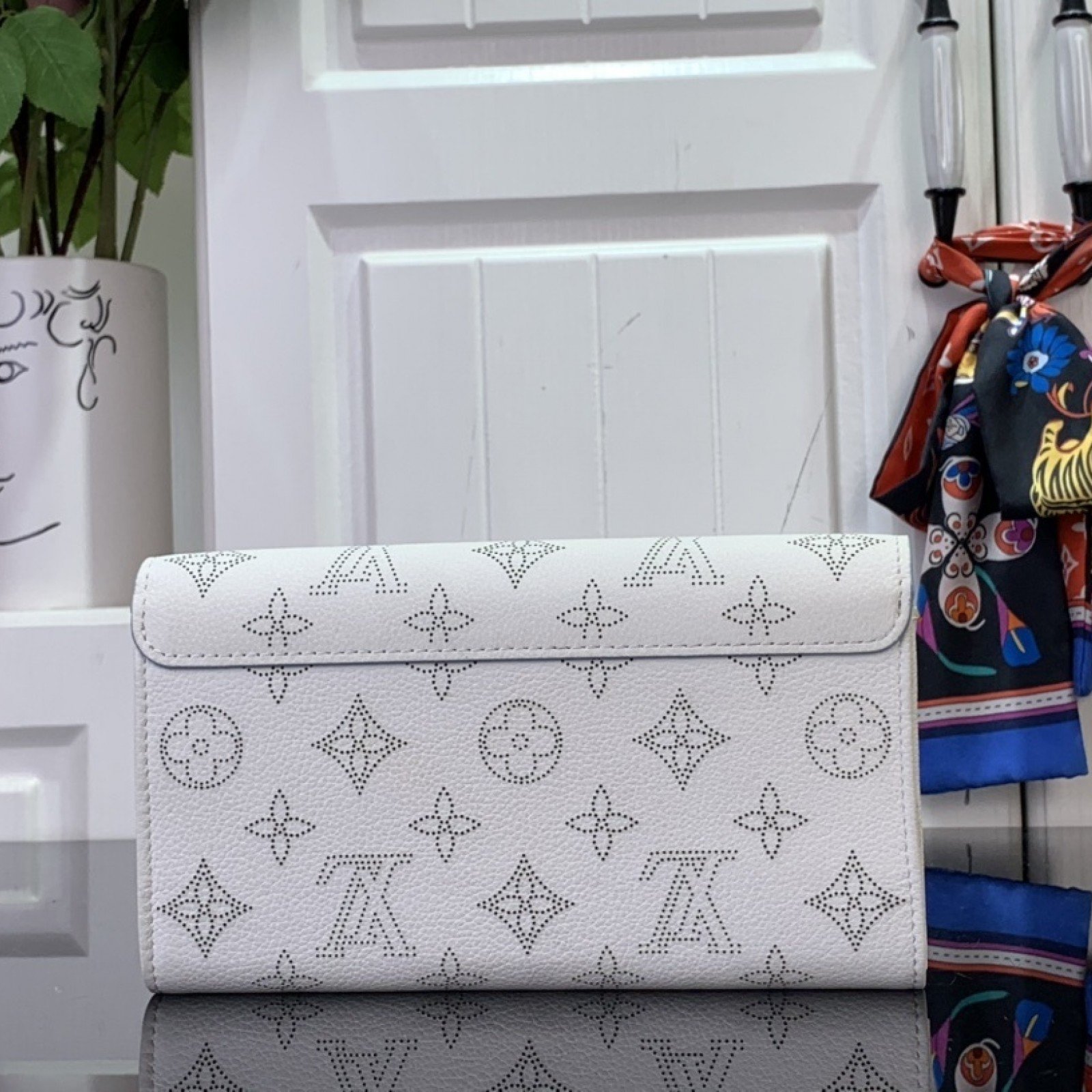 LV Wallet M60143