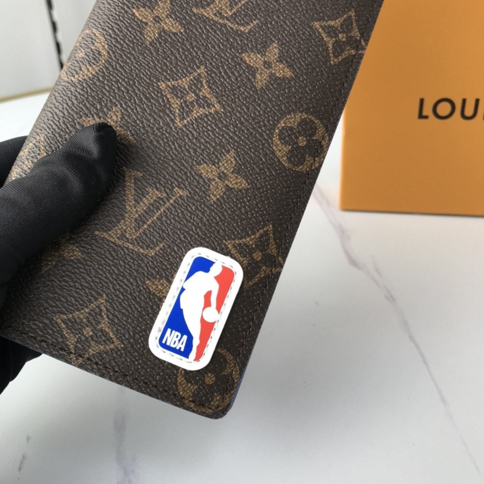 LV Wallet M80107