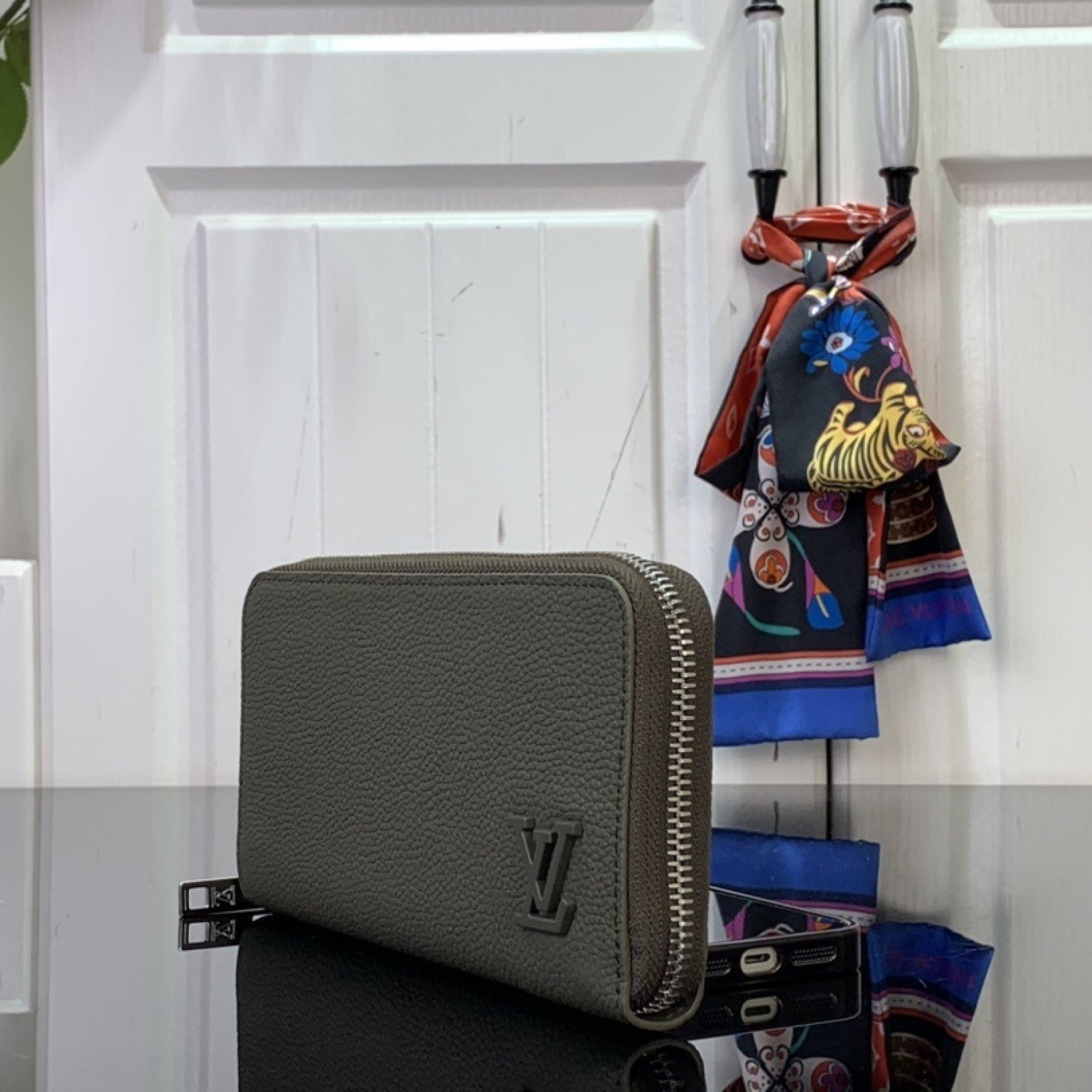 LV Wallet M80334