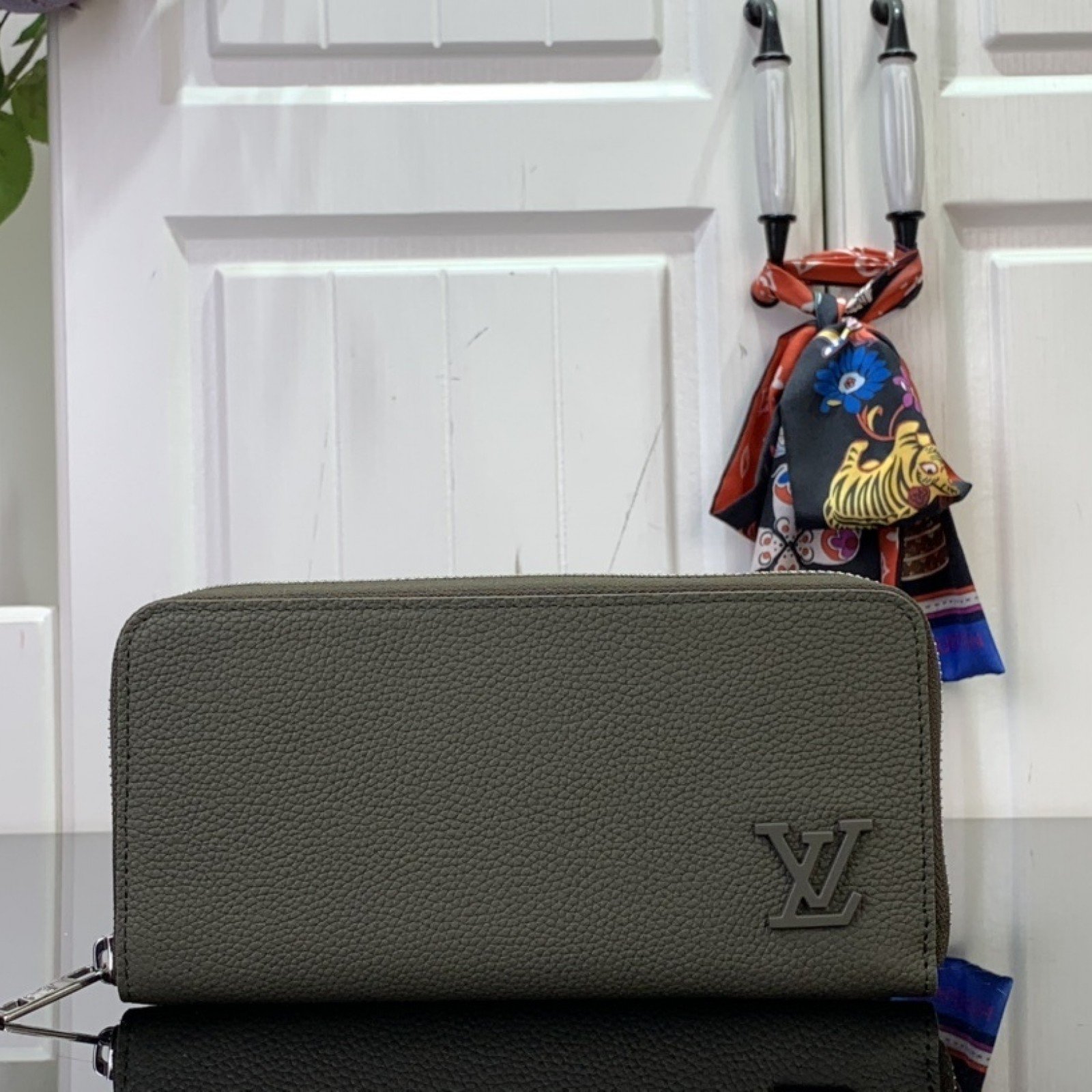 LV Wallet M80334