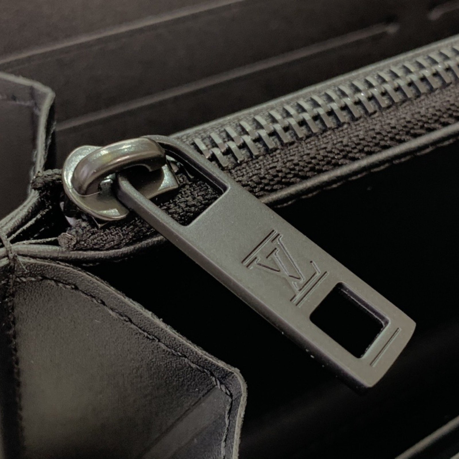 LV Wallet M80334