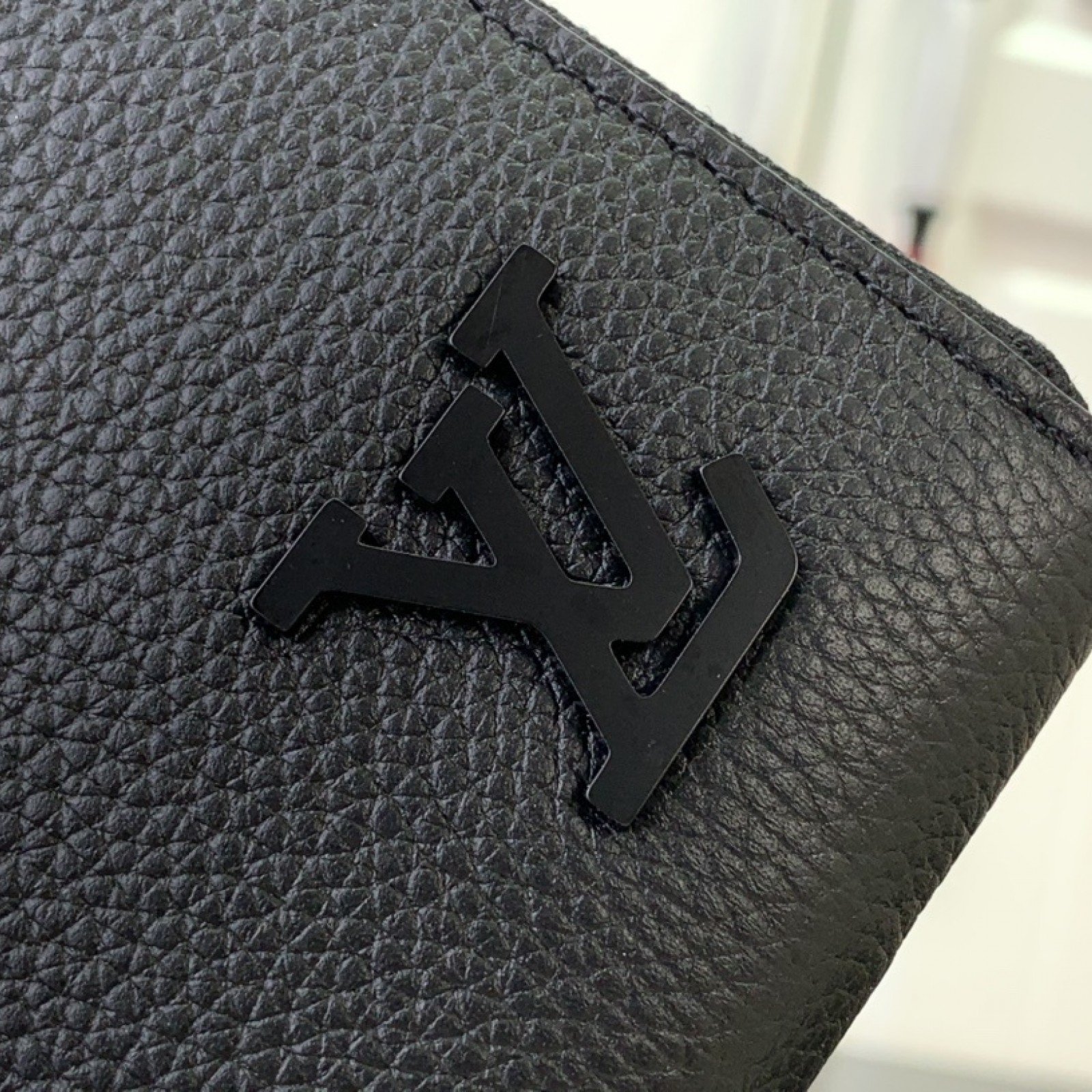 LV Wallet M80334