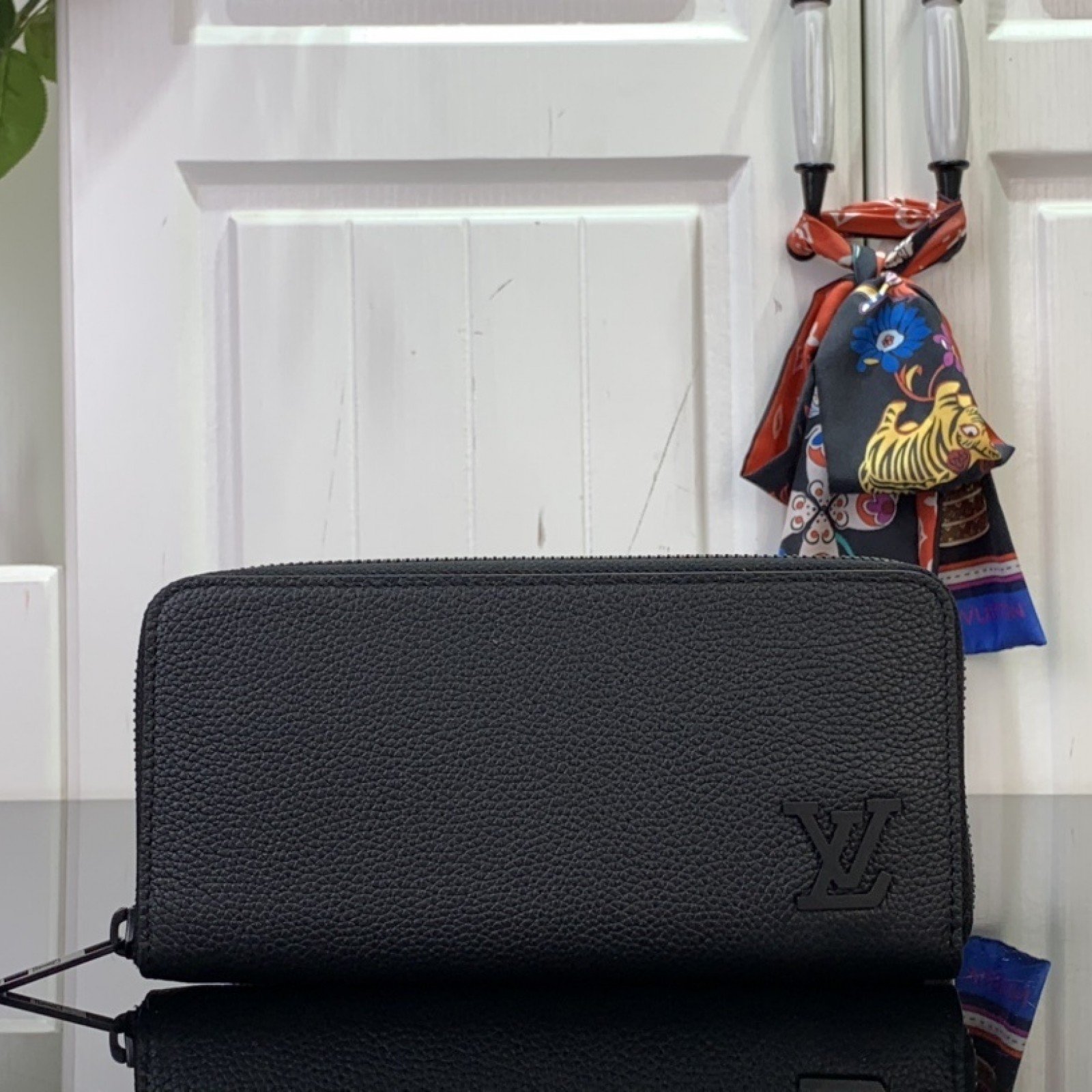 LV Wallet M80334