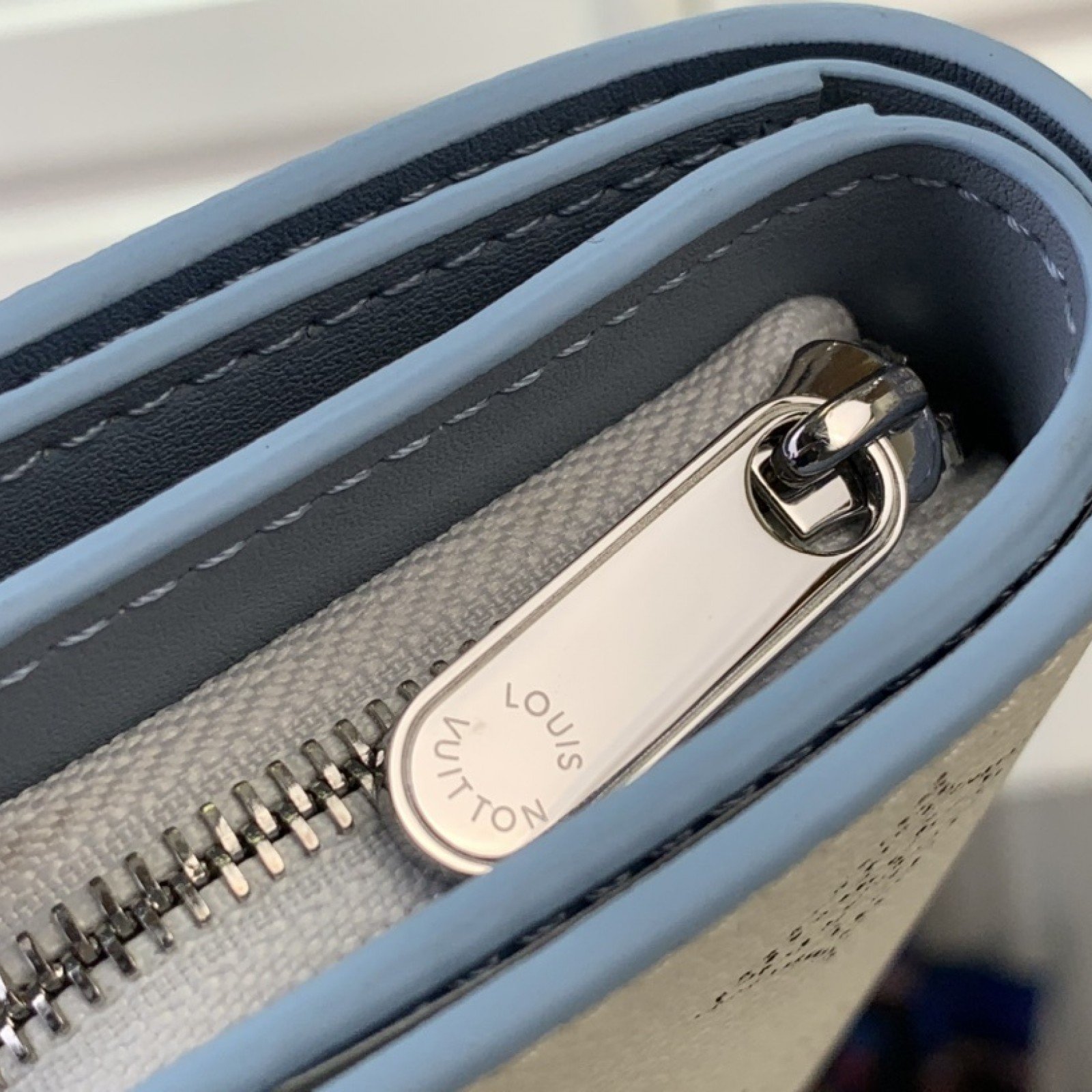LV Wallet M80817