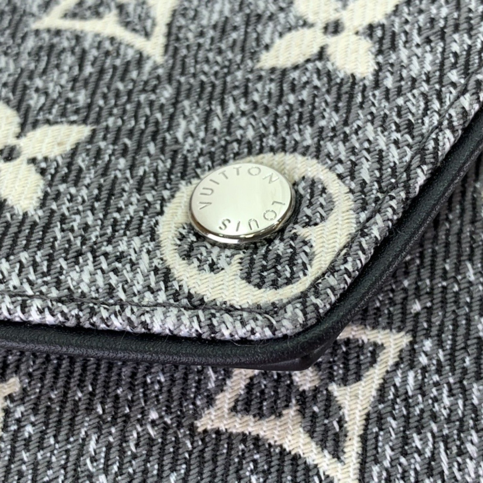 LV Wallet m81859