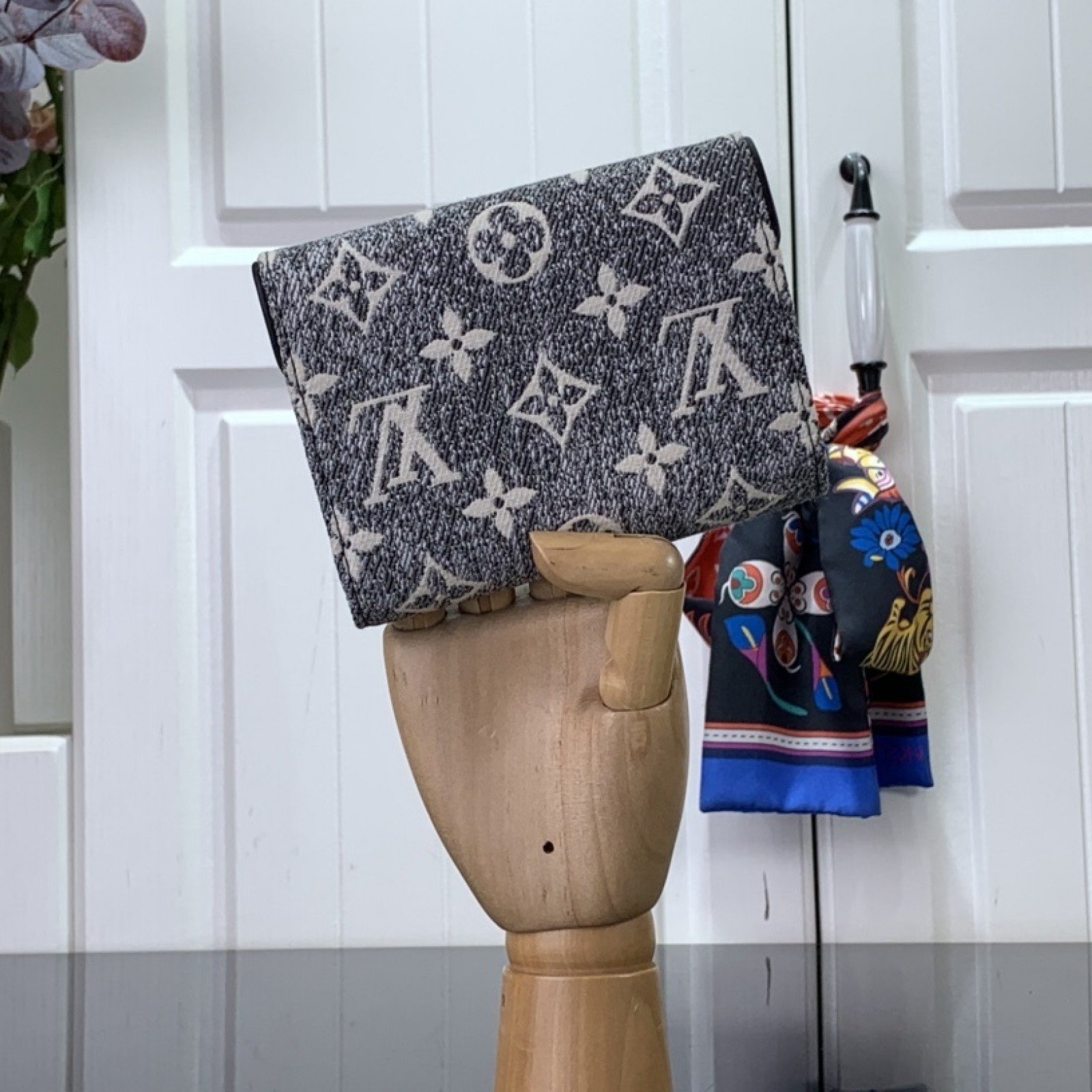 LV Wallet m81859