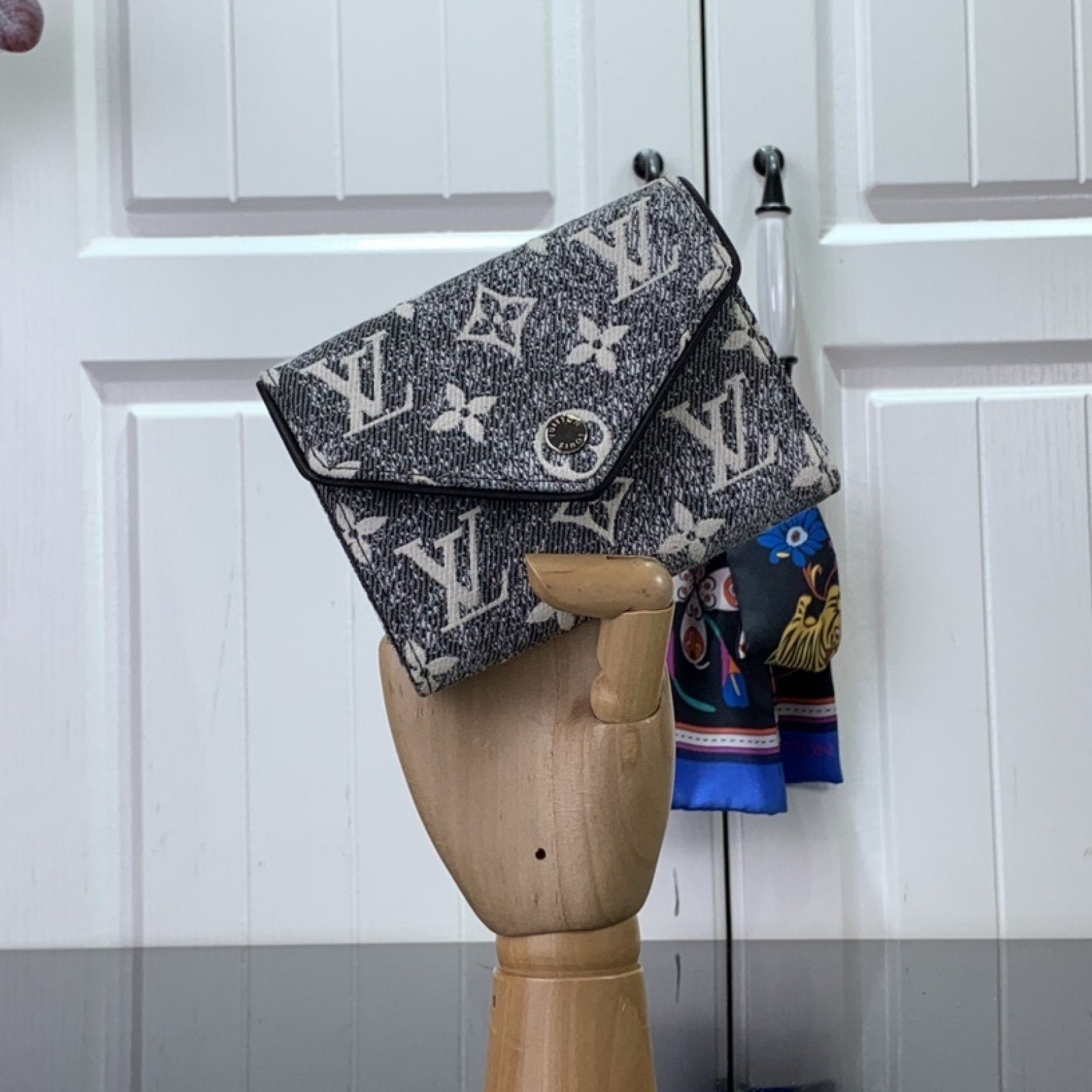 LV Wallet m81859
