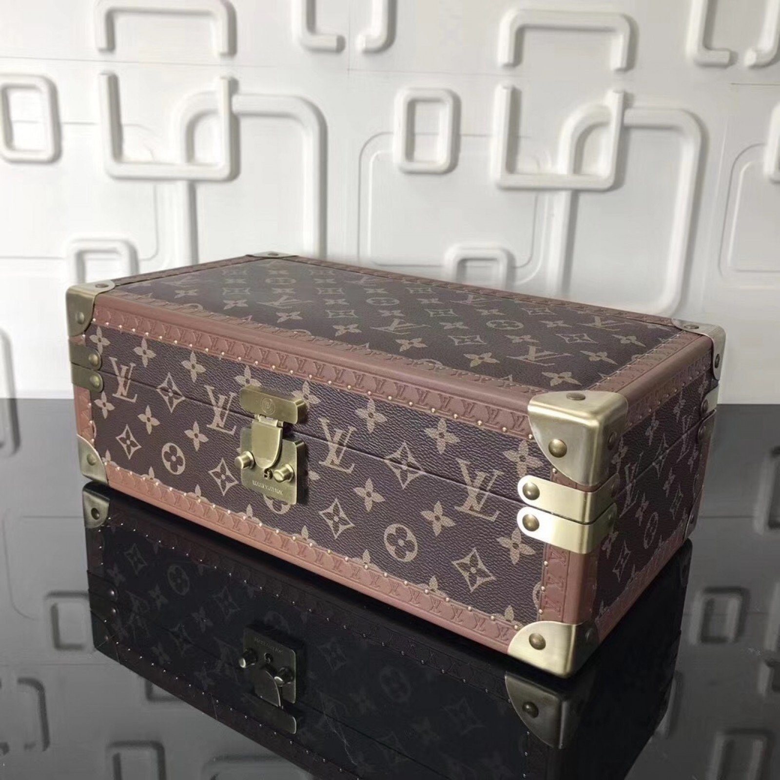 LV Wathc Case M47641