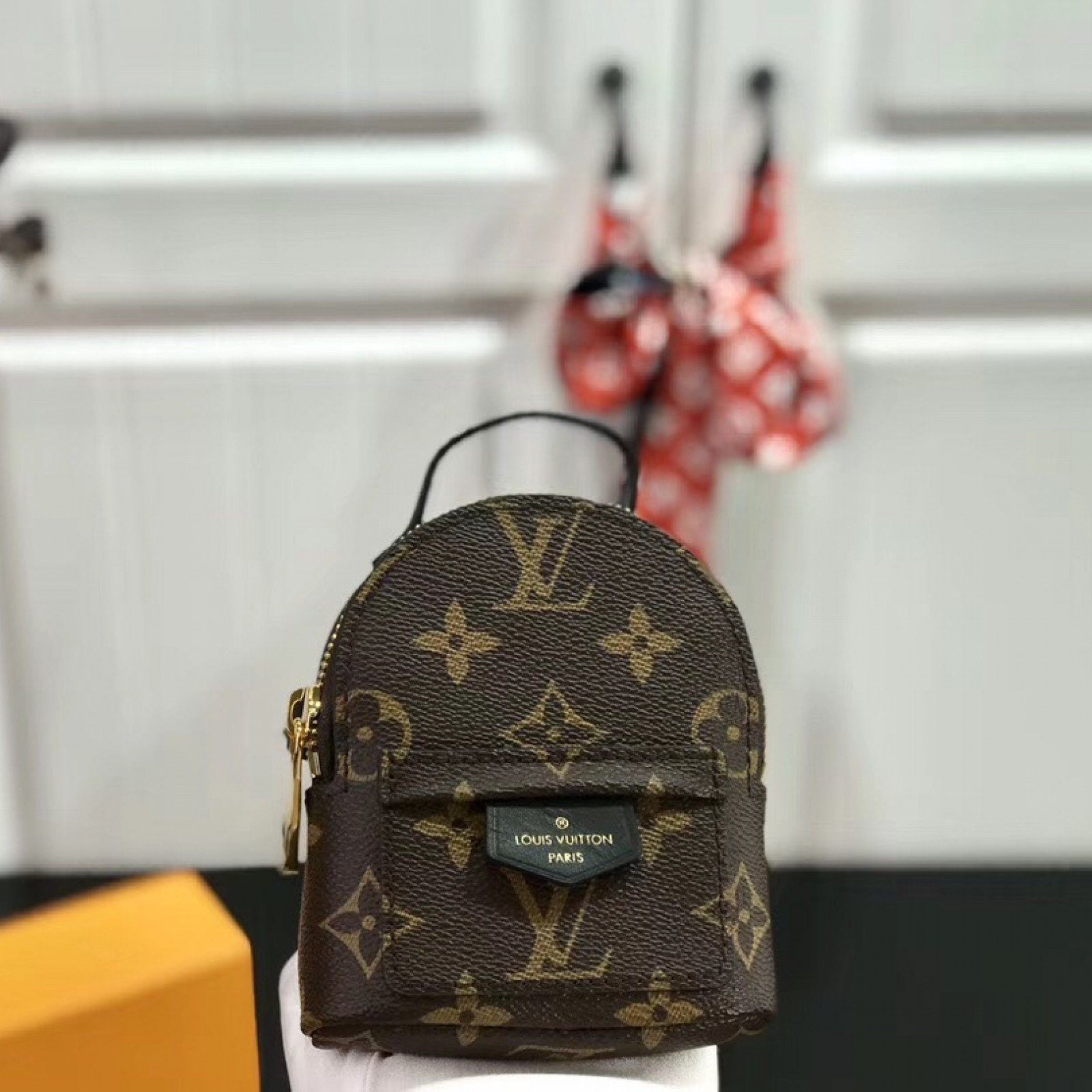 LV Wrist Bag M69001