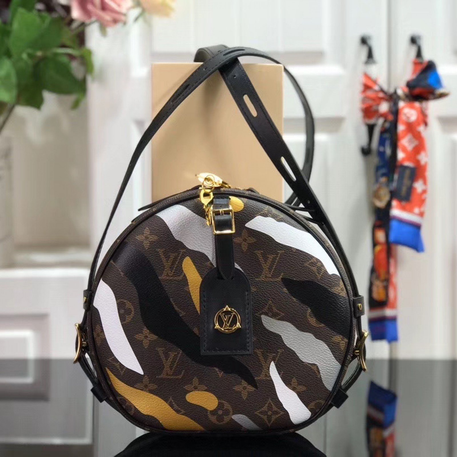 LV XLOL BOITE CHAPEAU SOUPLE M45095