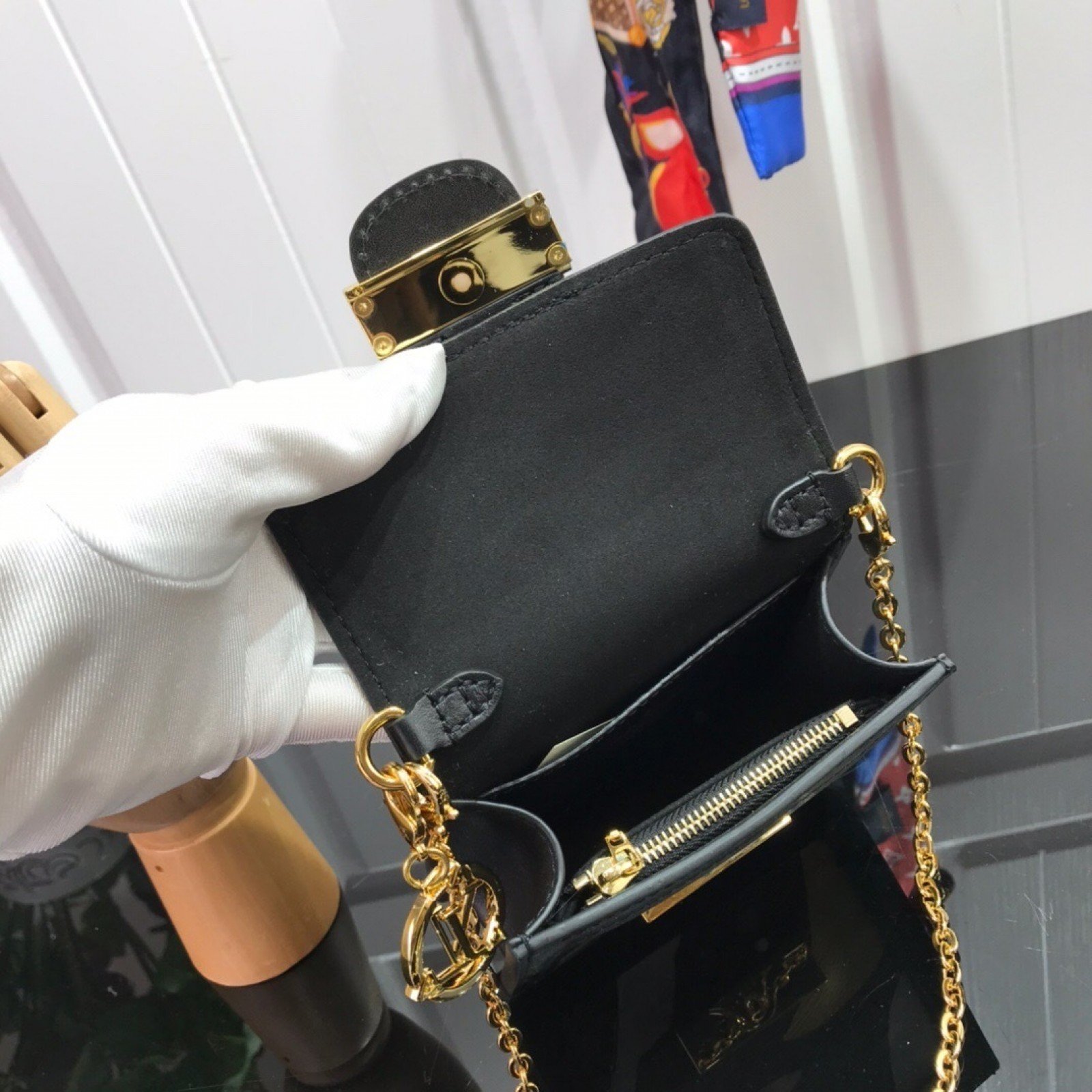 LV XLOL BUMBAG DAUPHINE BB M69086