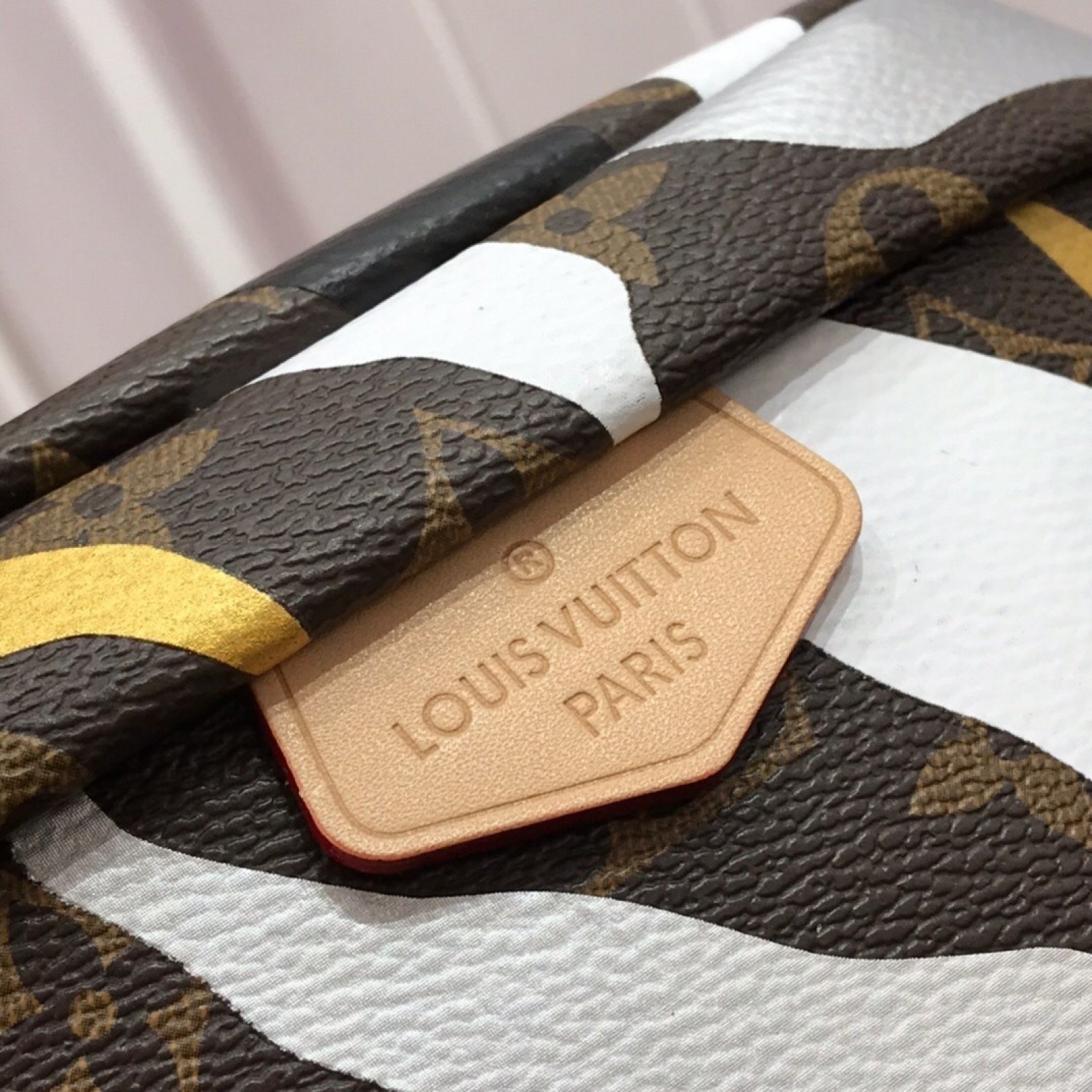LV XLOL BUMBAG M45106