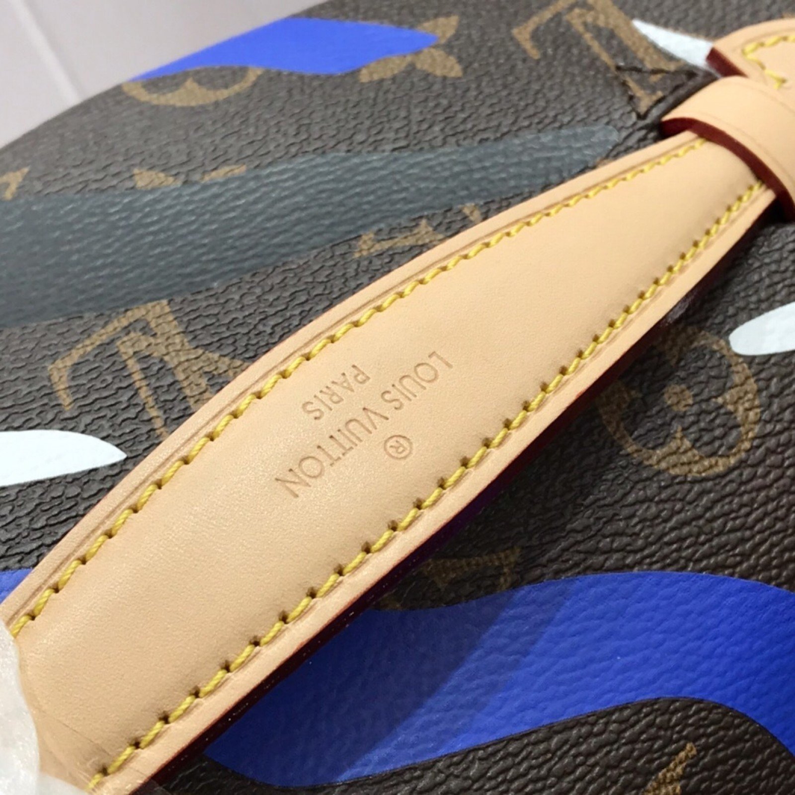 LV XLOL BUMBAG M45106
