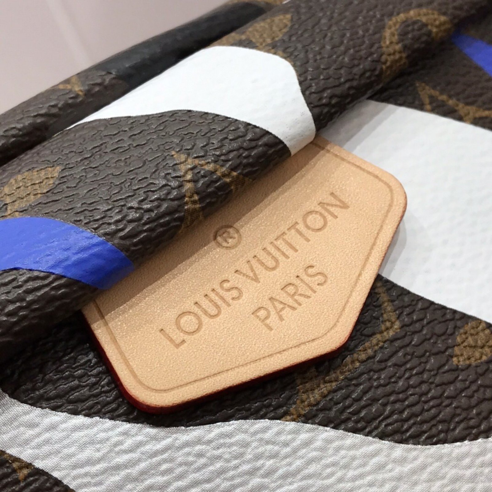 LV XLOL BUMBAG M45106