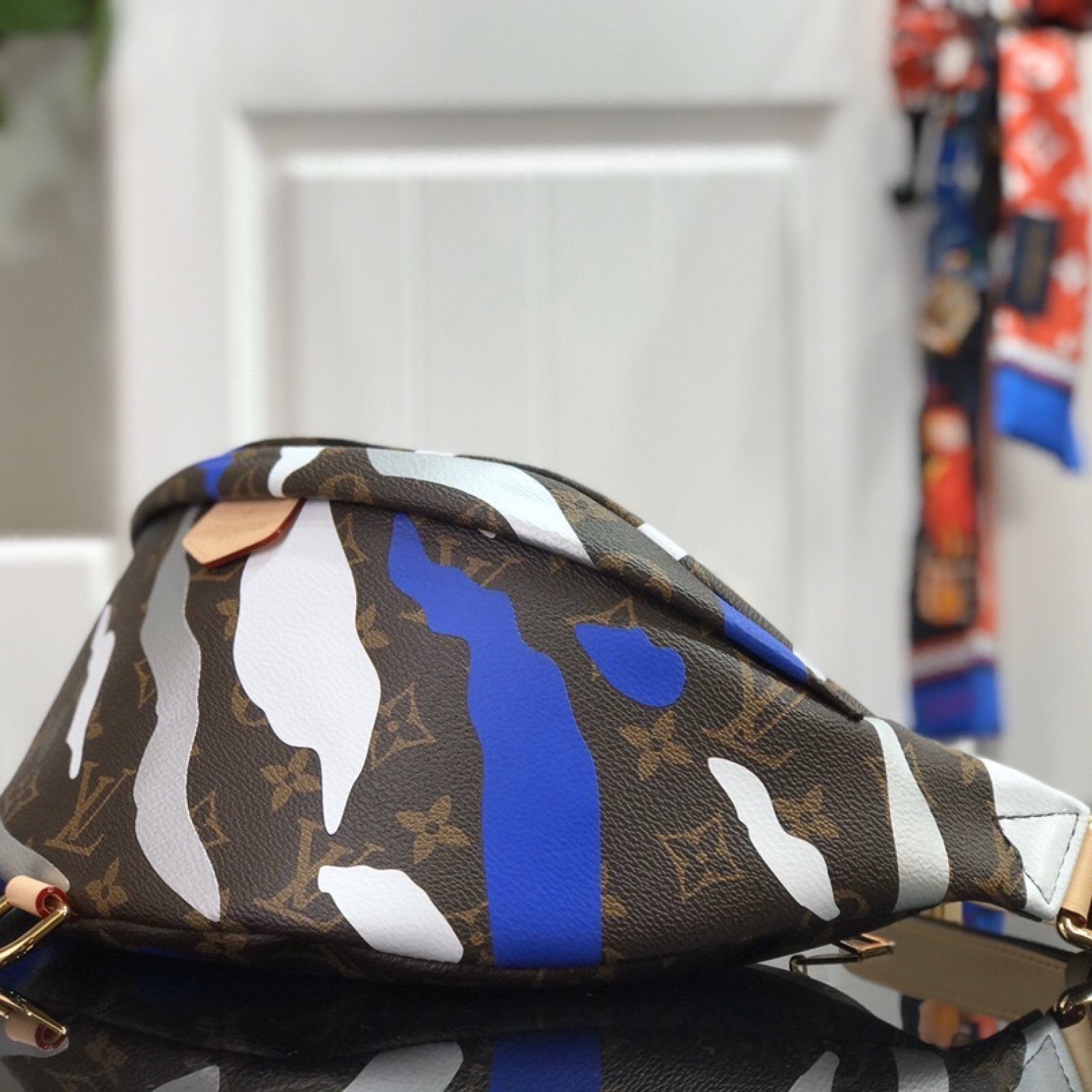 LV XLOL BUMBAG M45106