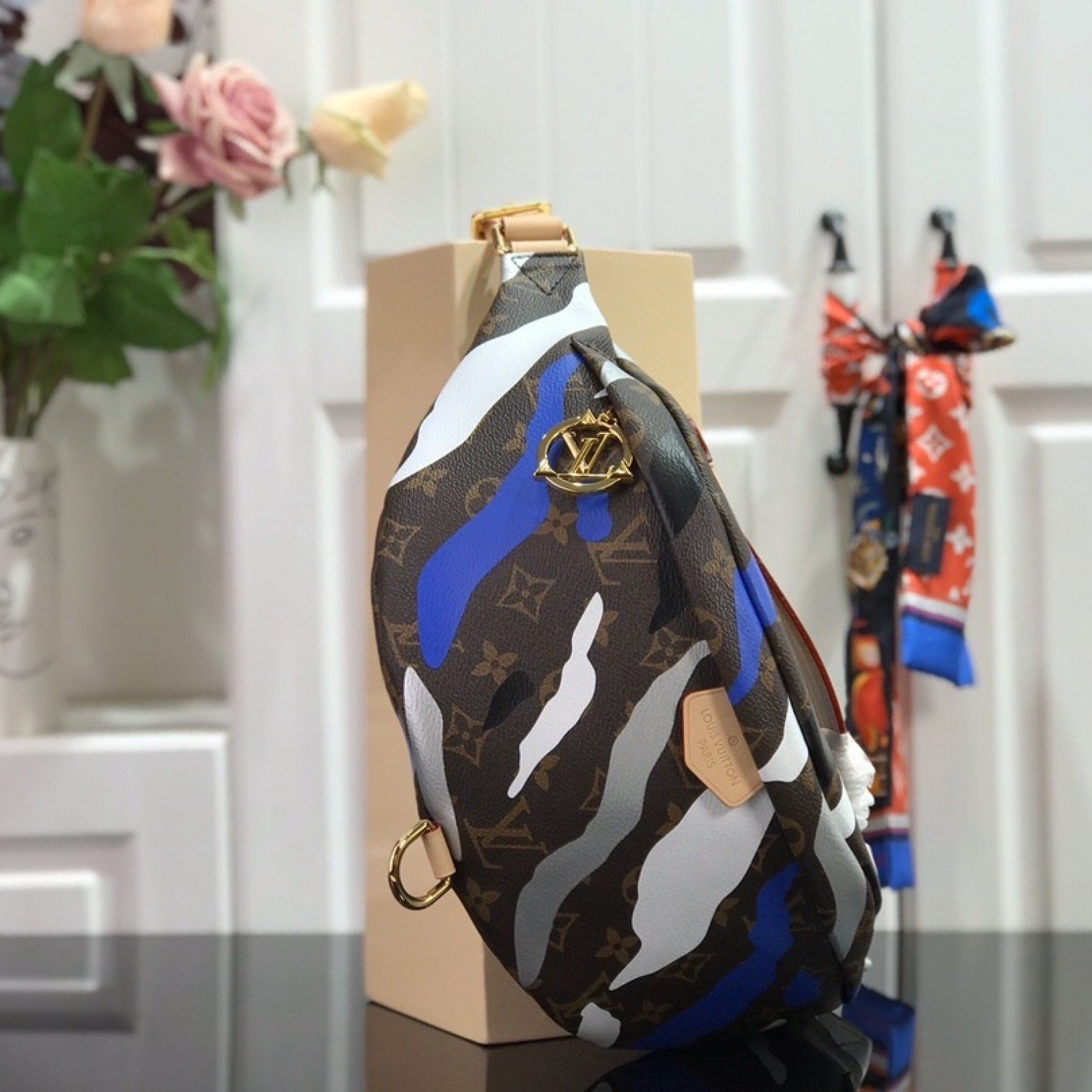 LV XLOL BUMBAG M45106