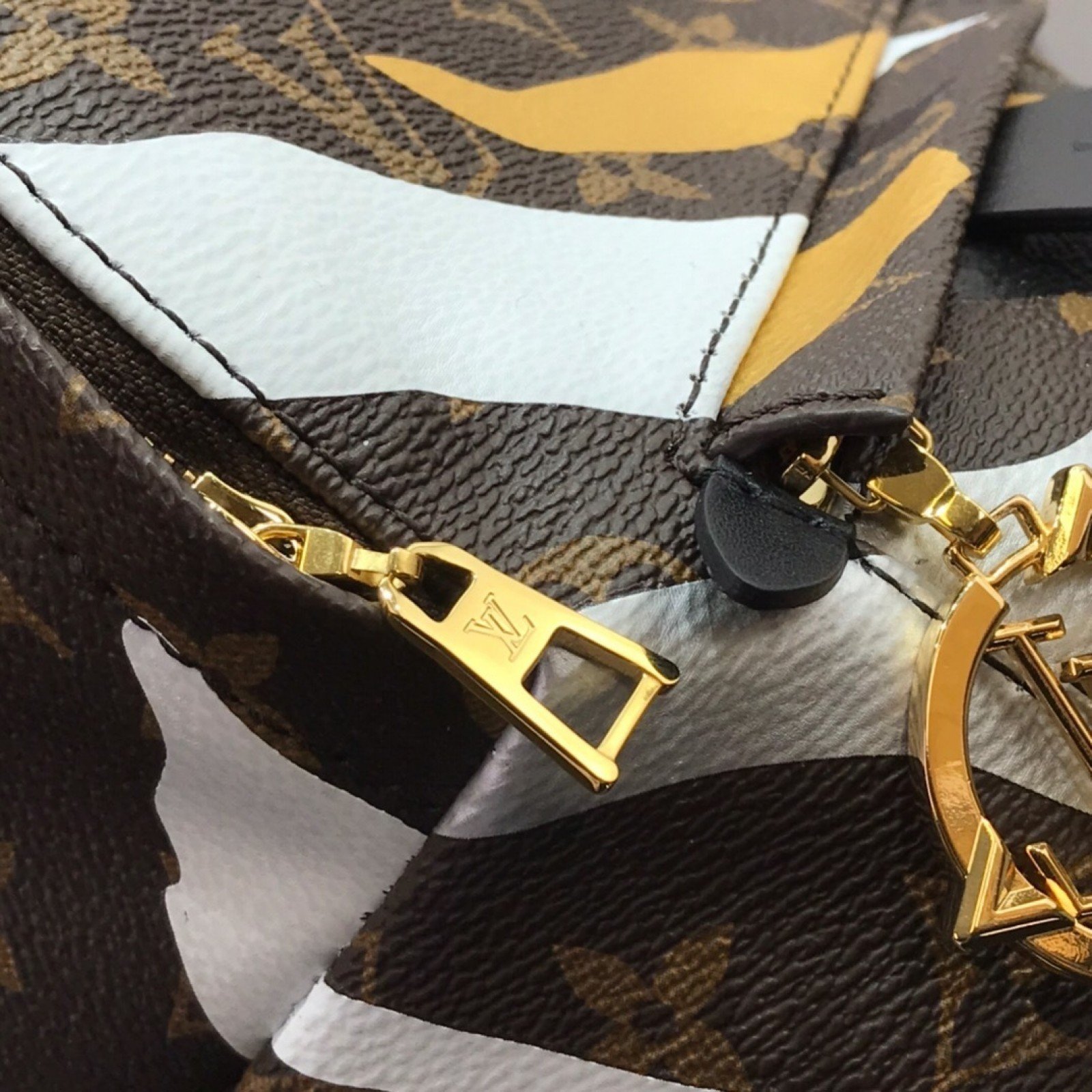 LV XLOL PALM SPRINGS MINI M45143