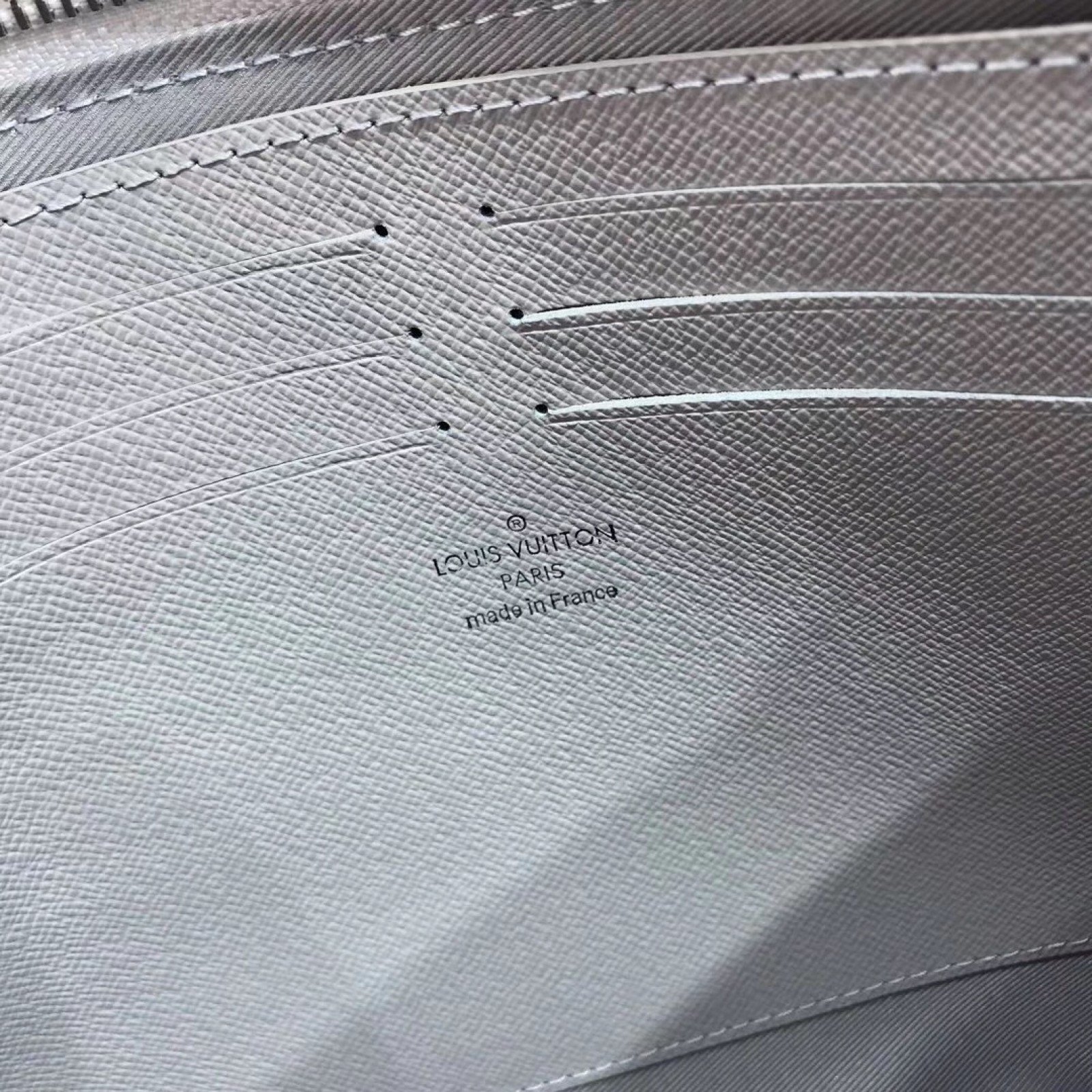 LV ZIPPED POUCH GM M68310