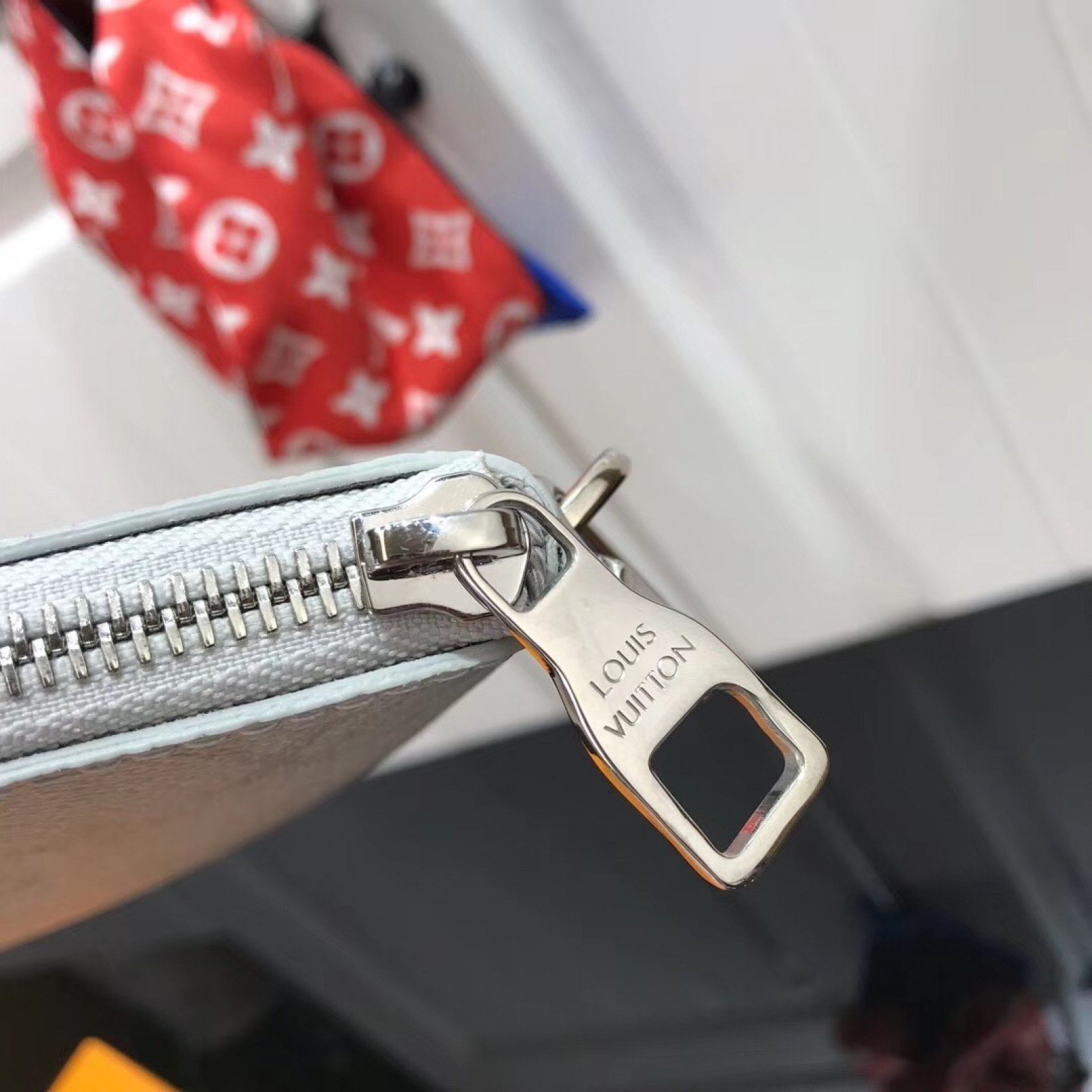 LV ZIPPED POUCH GM M68310