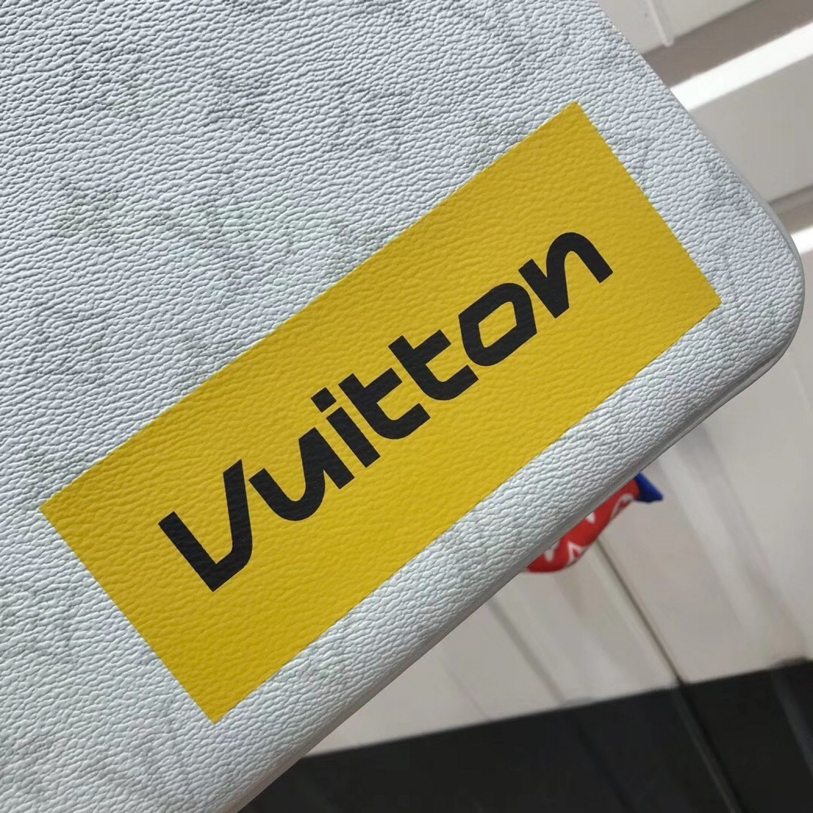 LV ZIPPED POUCH GM M68310