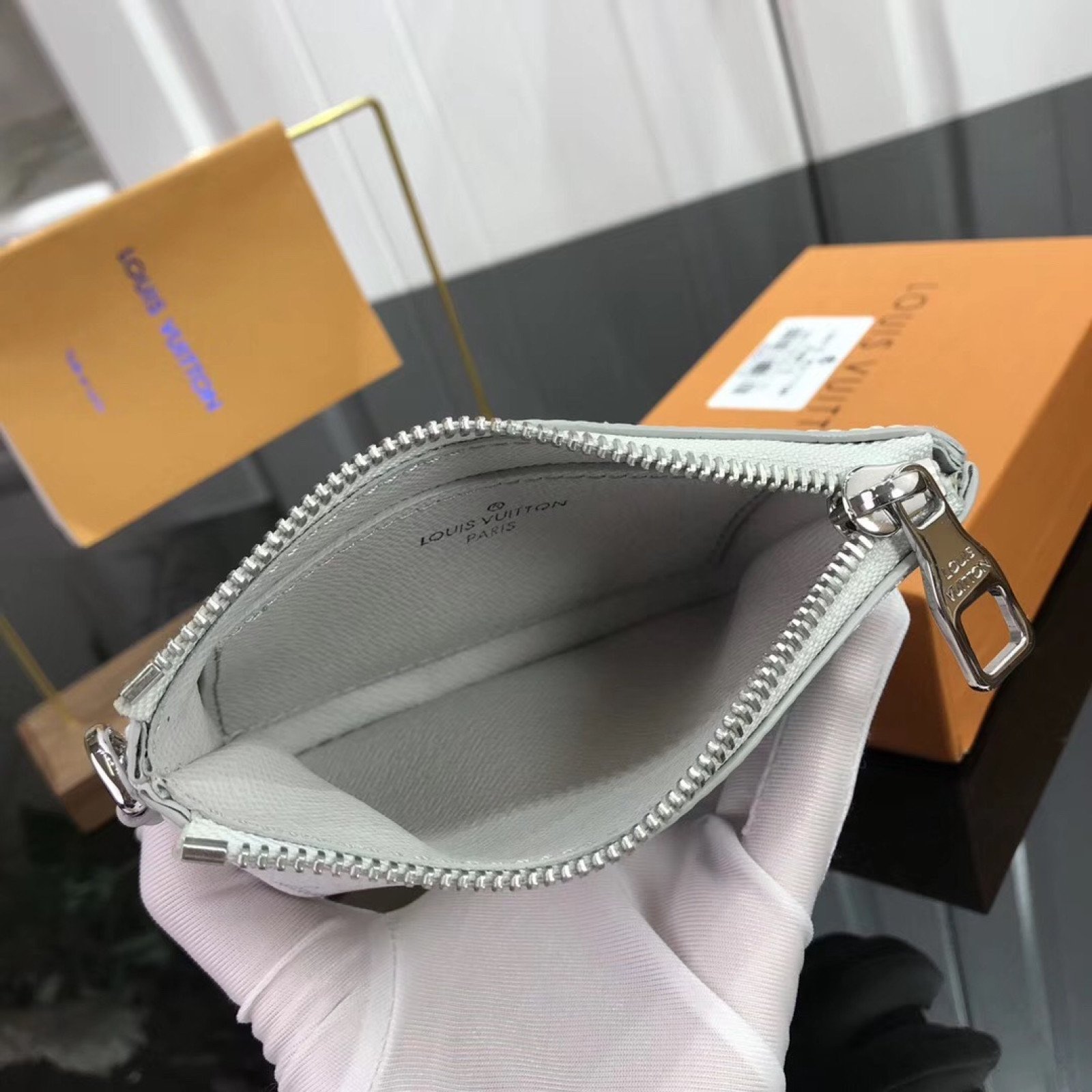 LV ZIPPED POUCH PM M67809