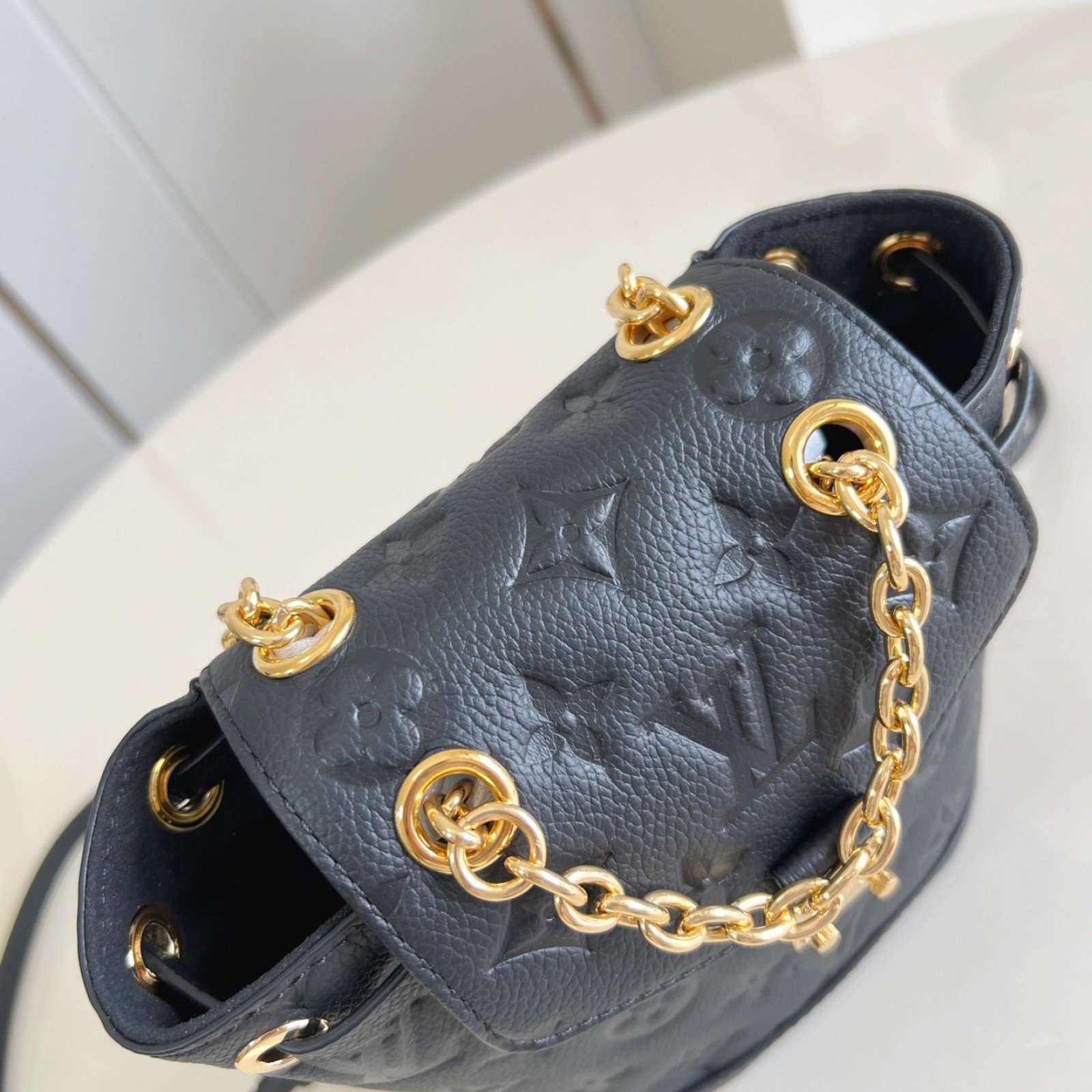 LV bag 179968 $231 USD