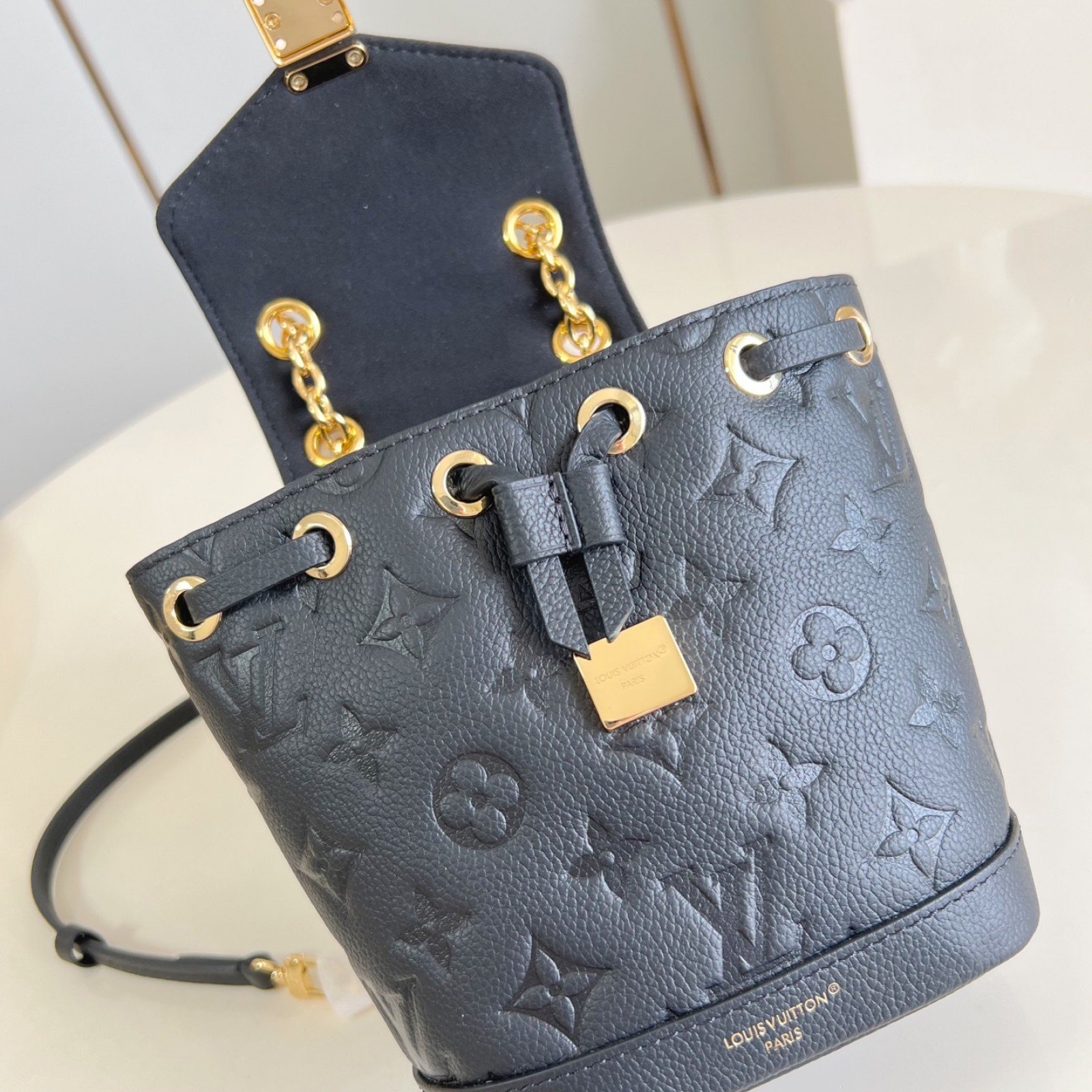 LV bag 179968 $231 USD