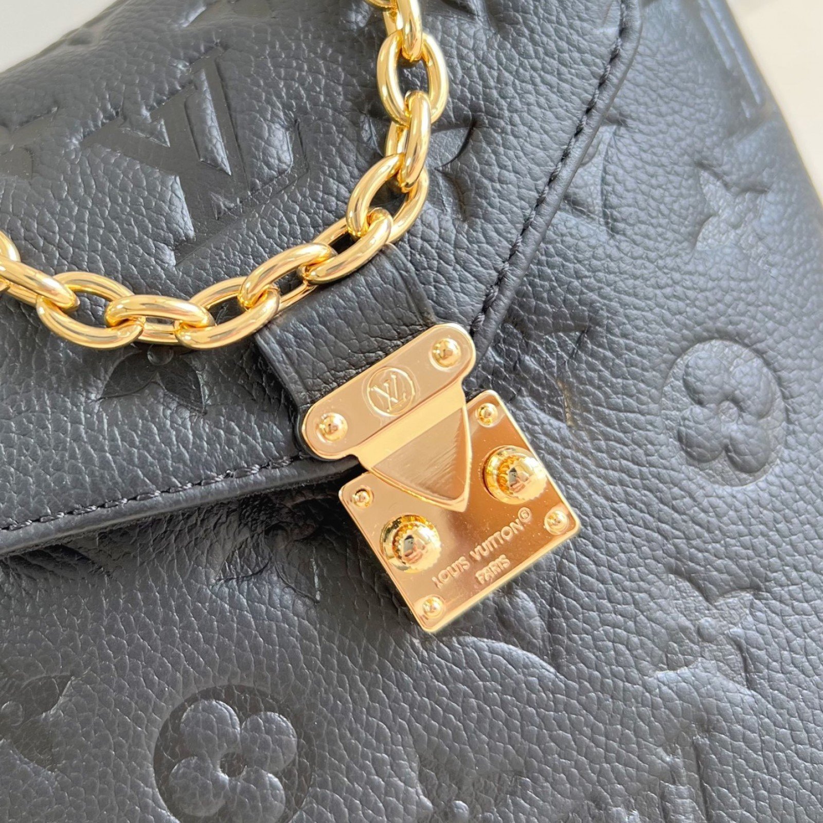LV bag 179968 $231 USD