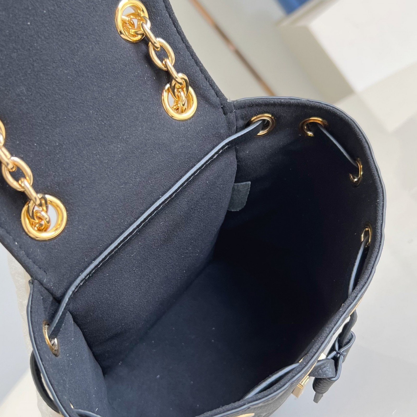 LV bag 179968 $231 USD