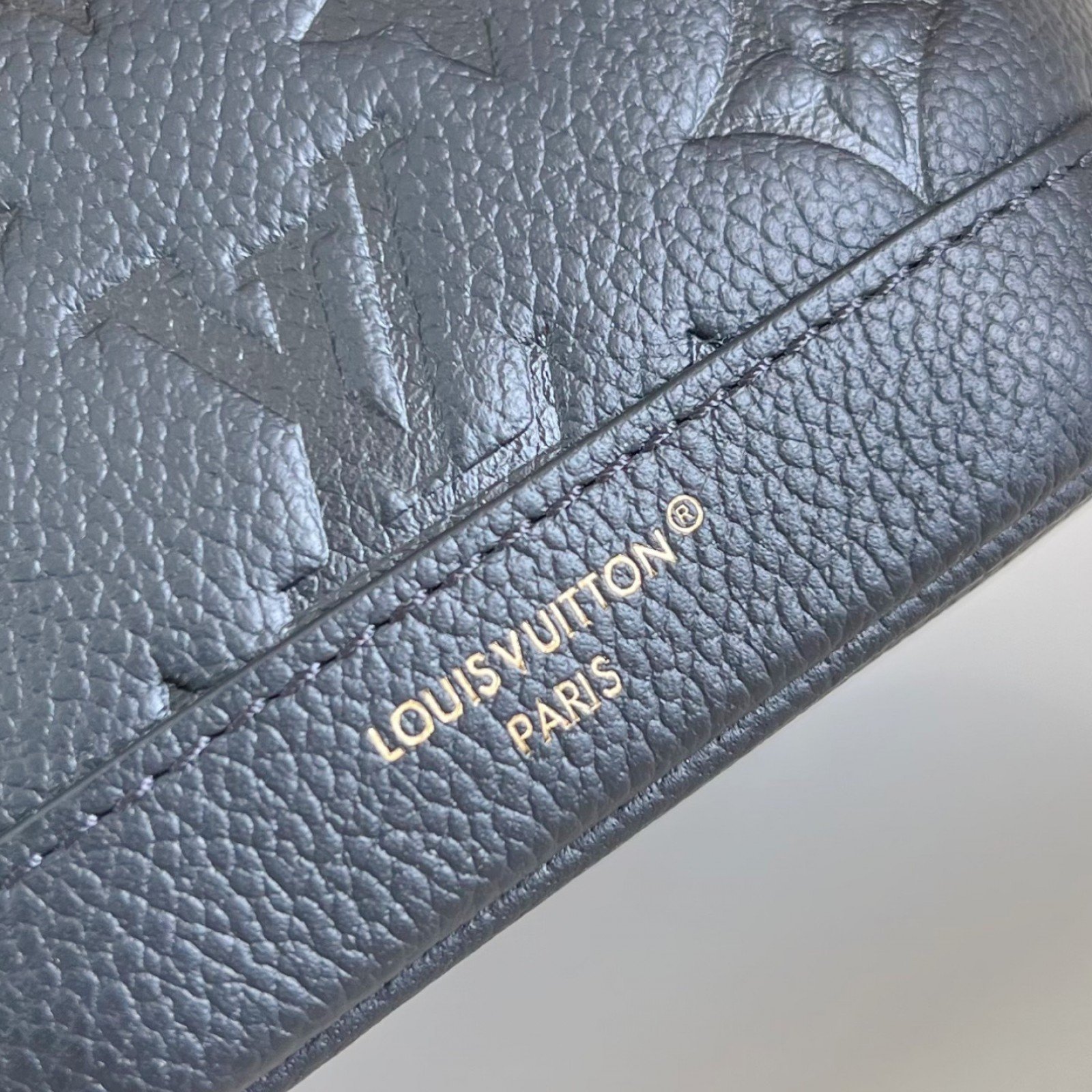 LV bag 179968 $231 USD