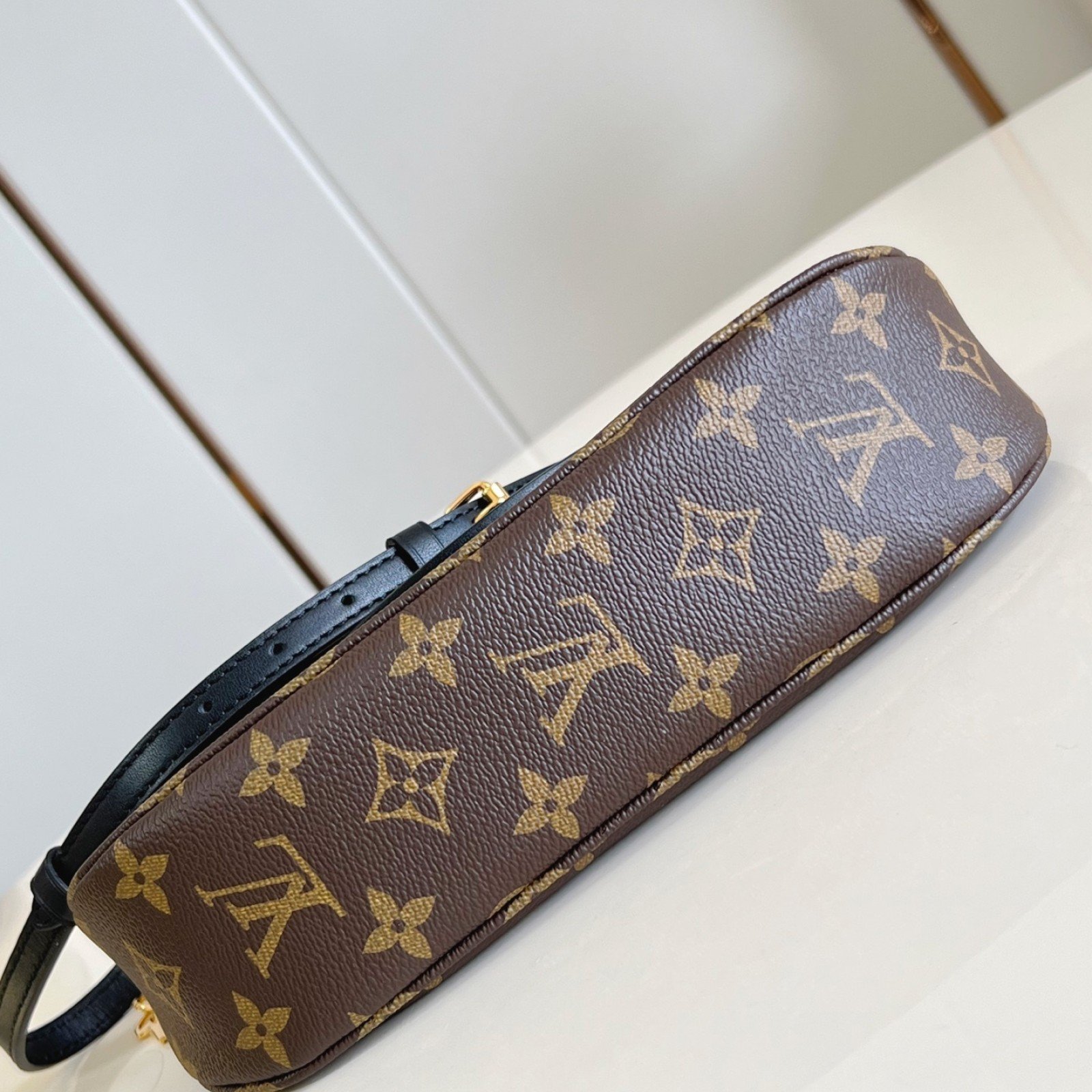LV bag 179978 $165 USD