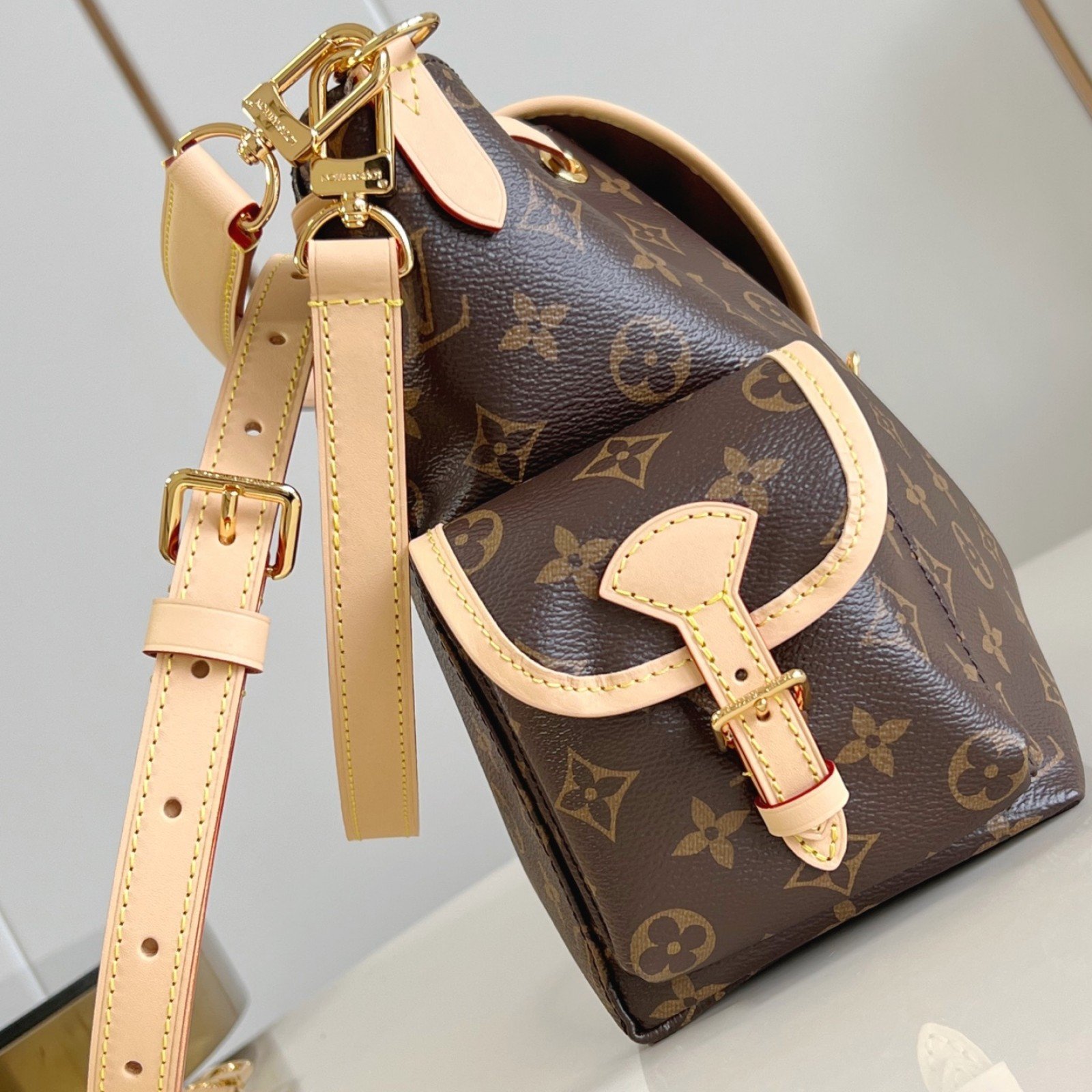 LV bag 179979 $192.5 USD