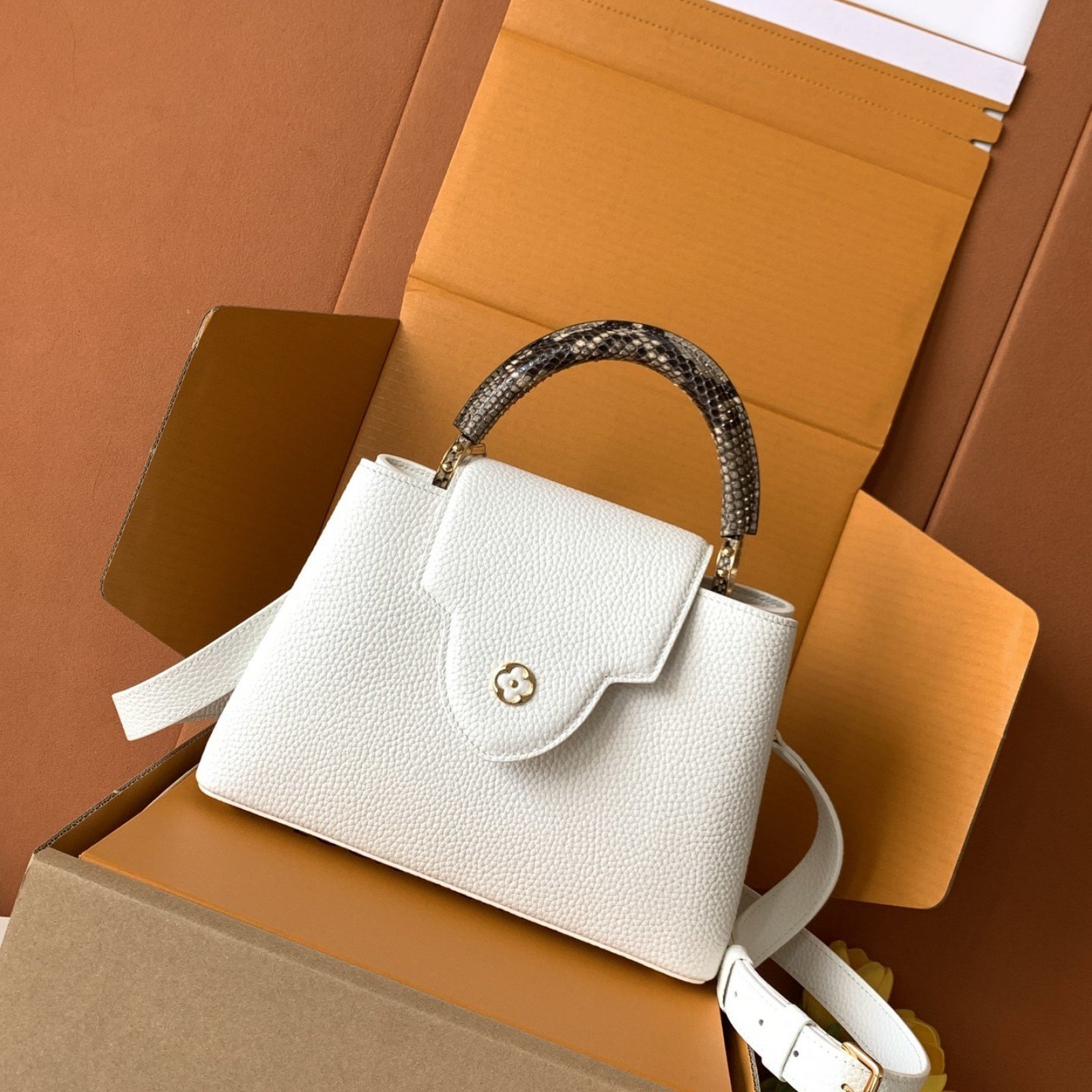 LV bag 179987 $462 USD