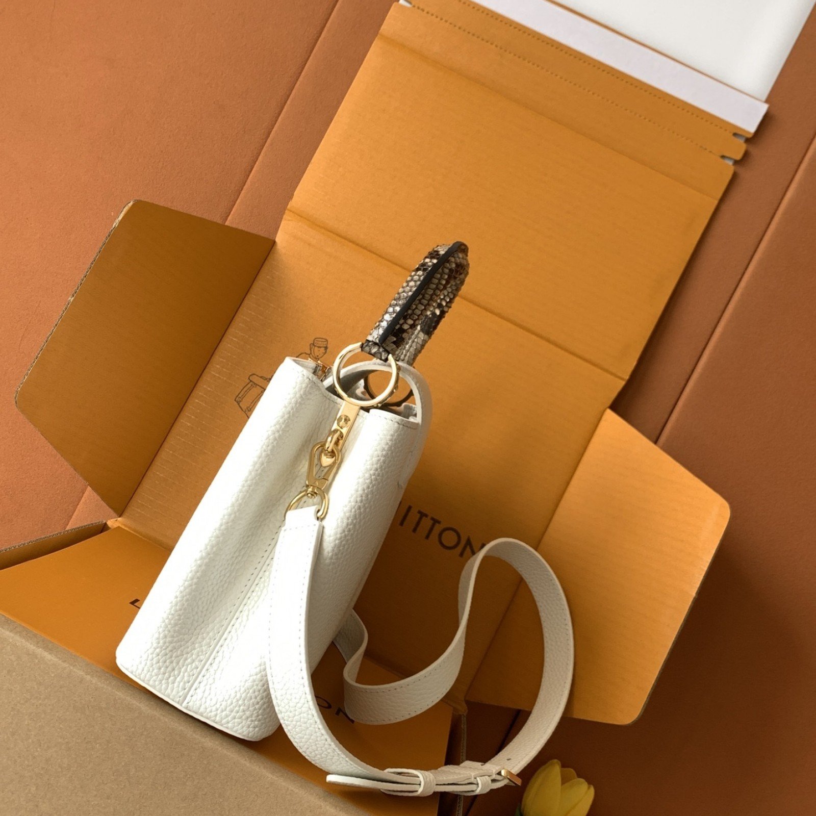 LV bag 179987 $462 USD