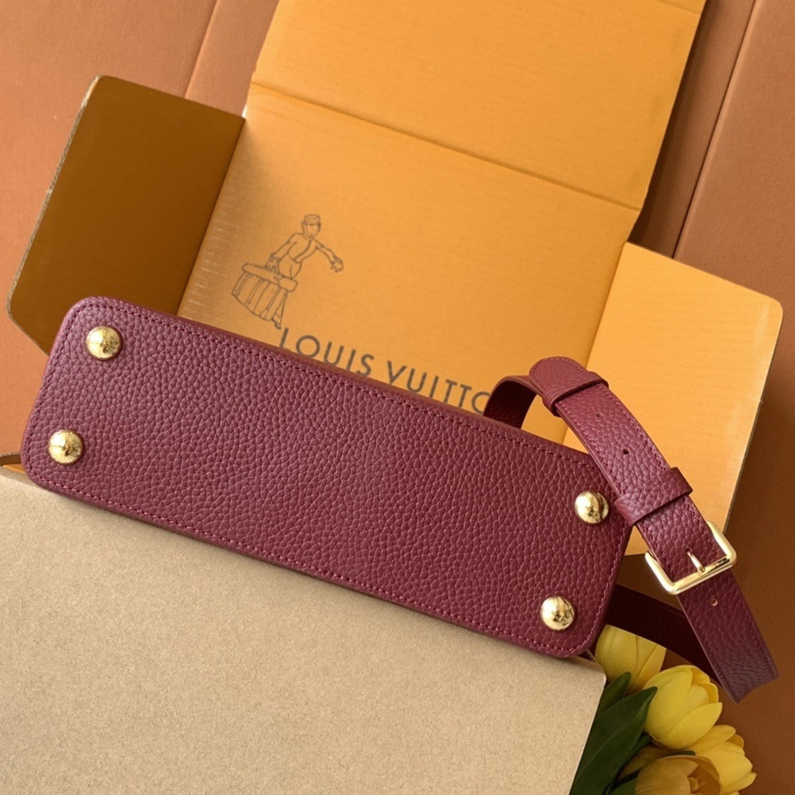 LV bag 179989 $462 USD