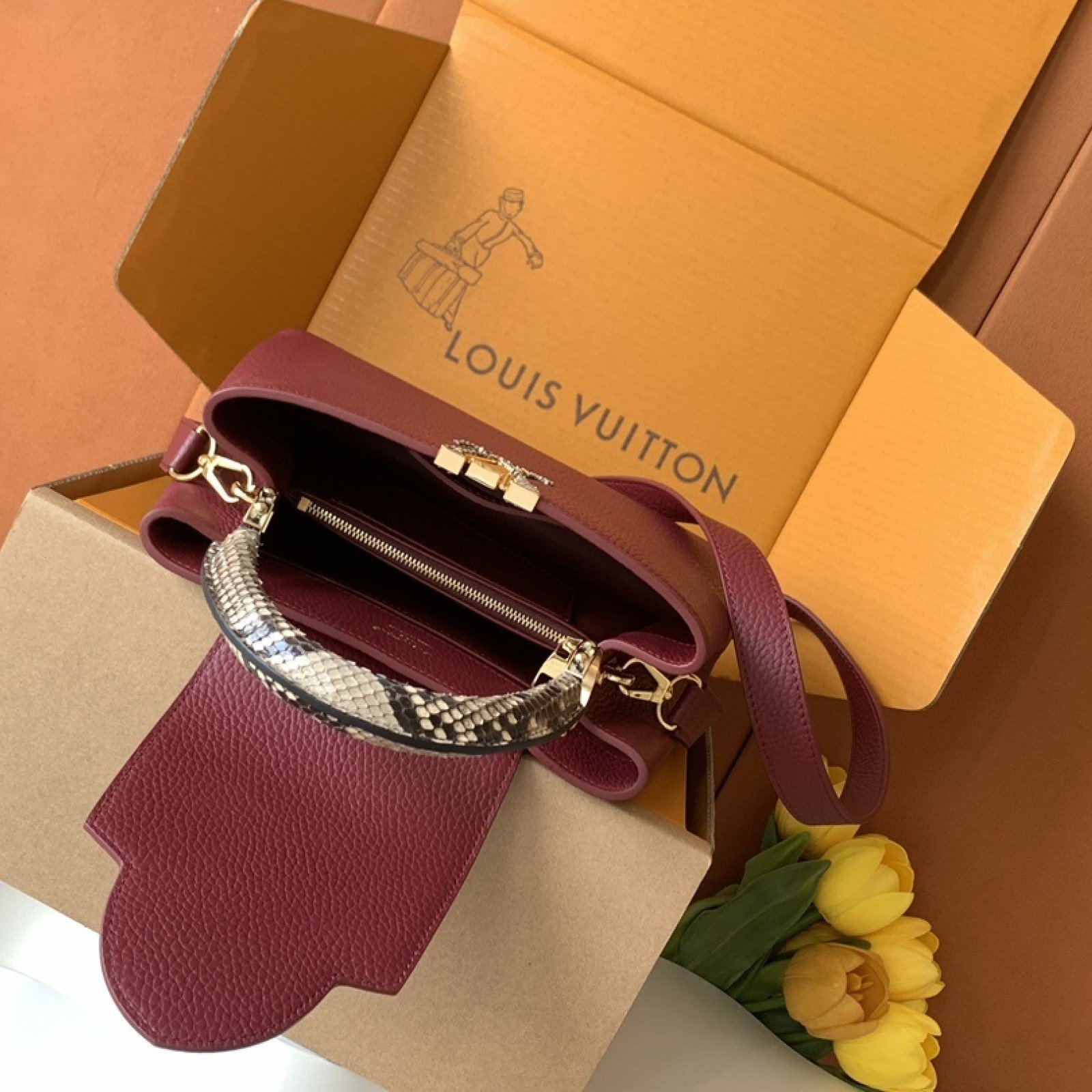 LV bag 179989 $462 USD