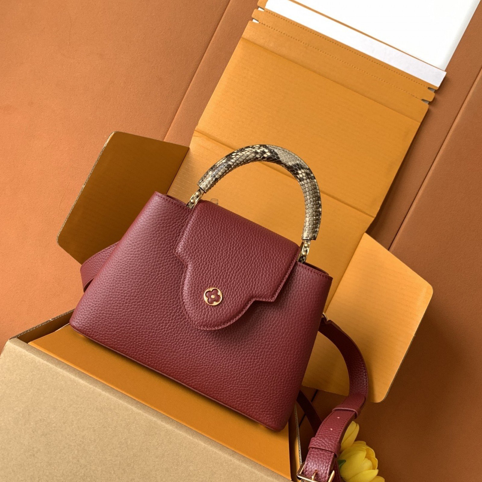 LV bag 179989 $462 USD