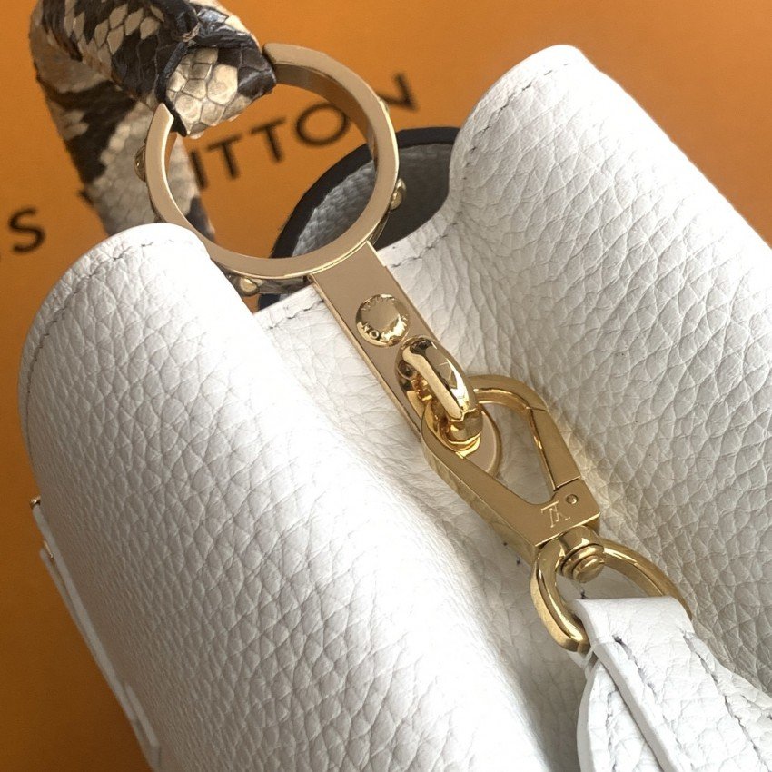 LV bag 179991 $462 USD