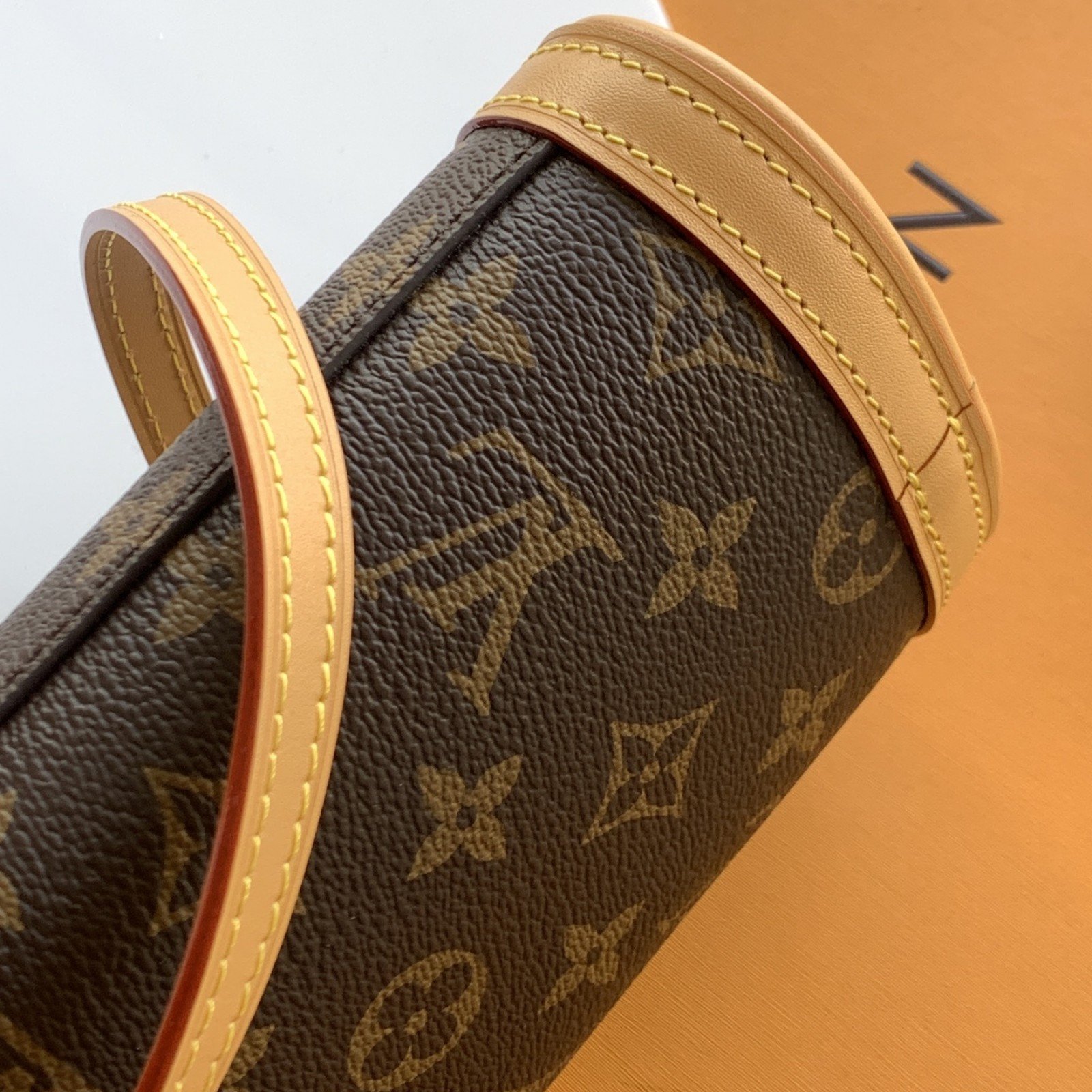 LV bag 179996 $228.25 USD